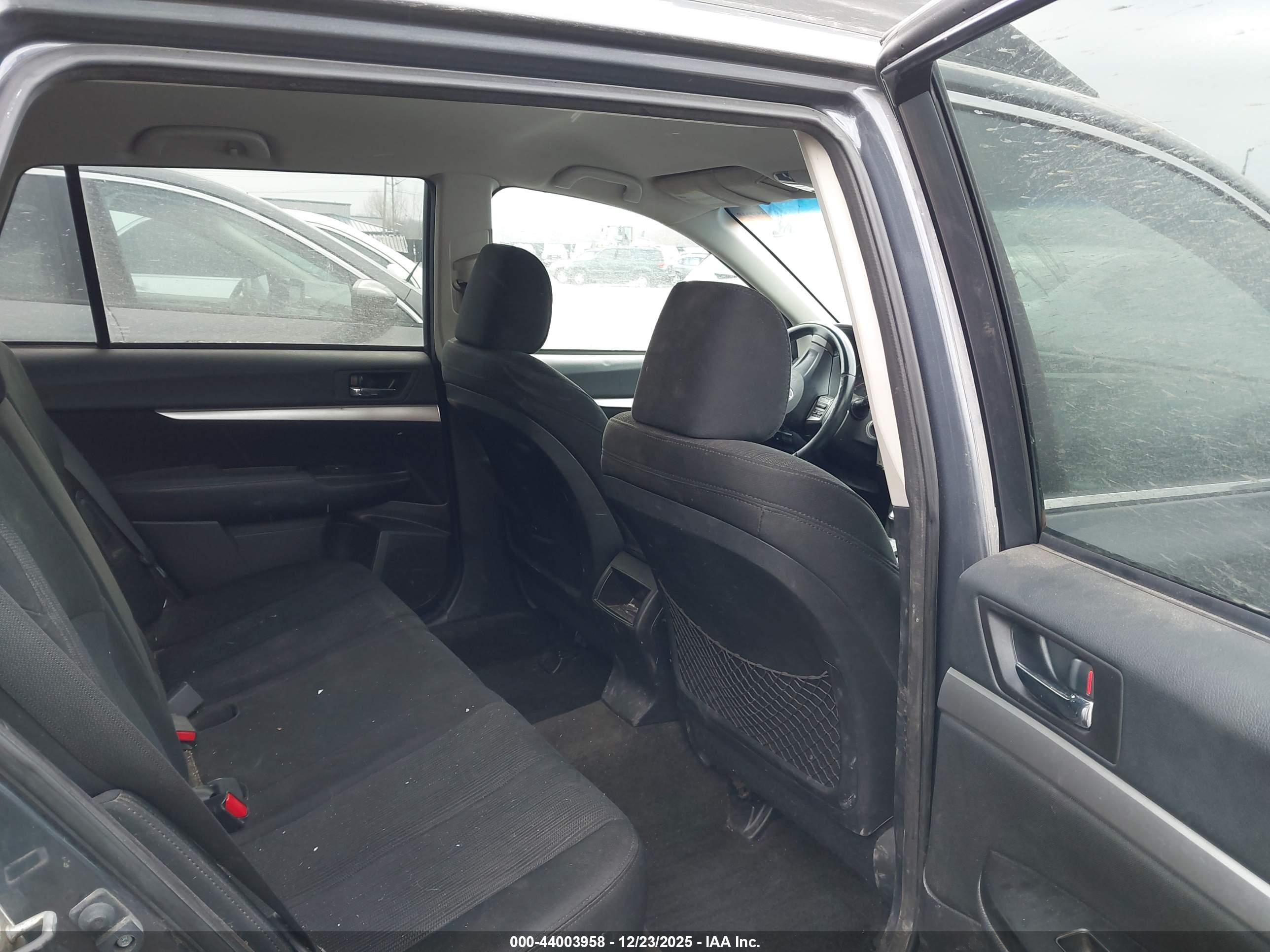 SUBARU OUTBACK image 8