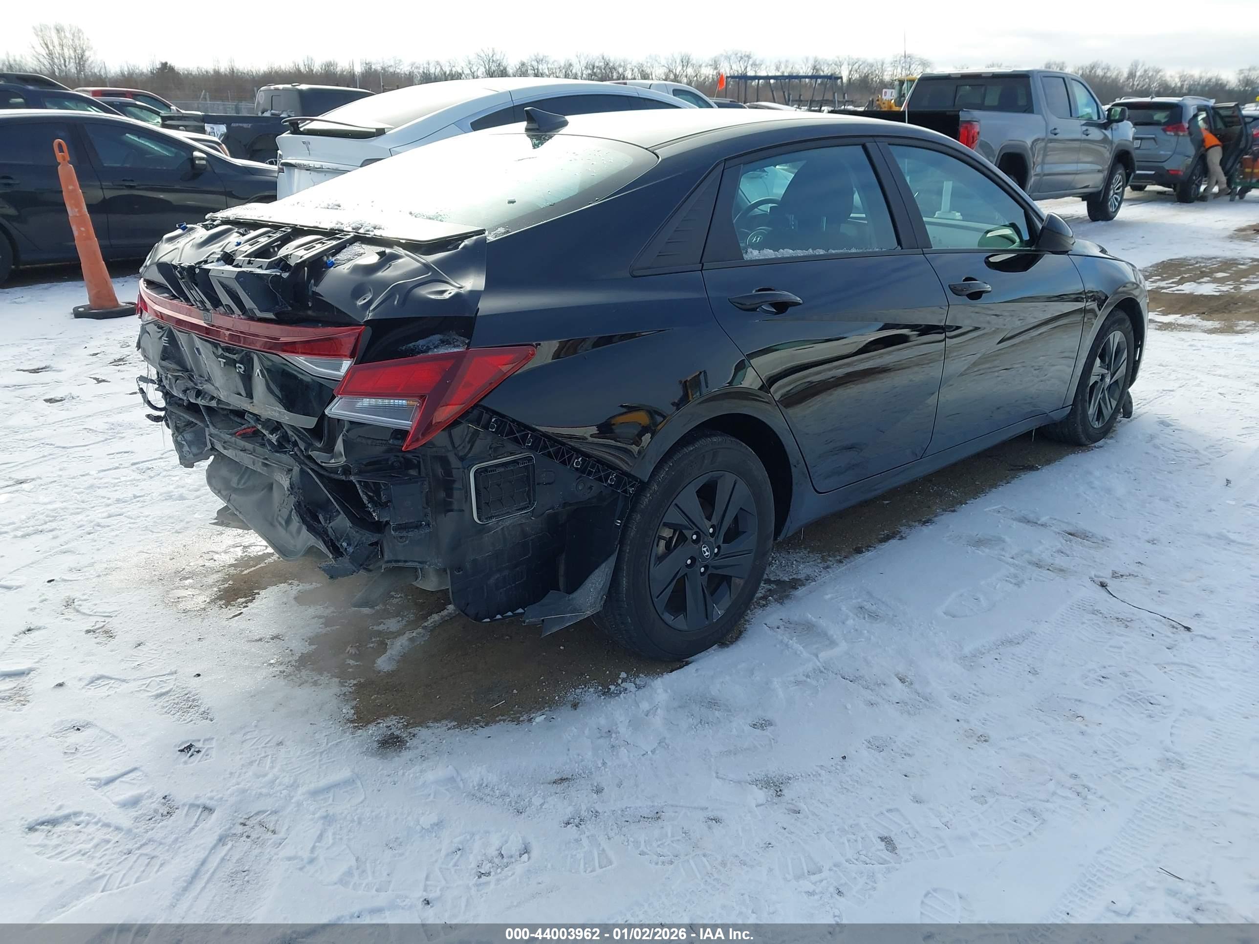 HYUNDAI ELANTRA image 4