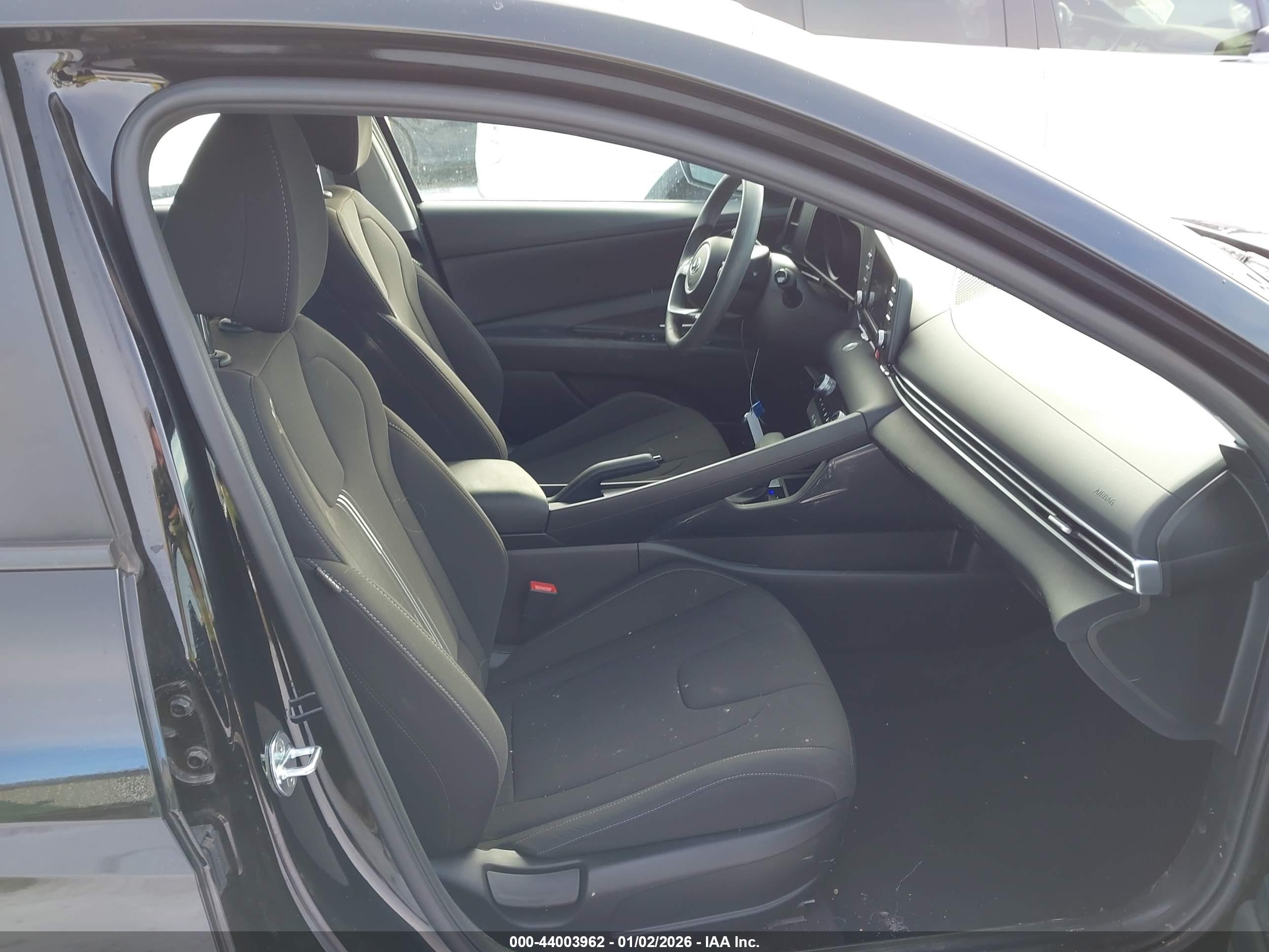 HYUNDAI ELANTRA image 5