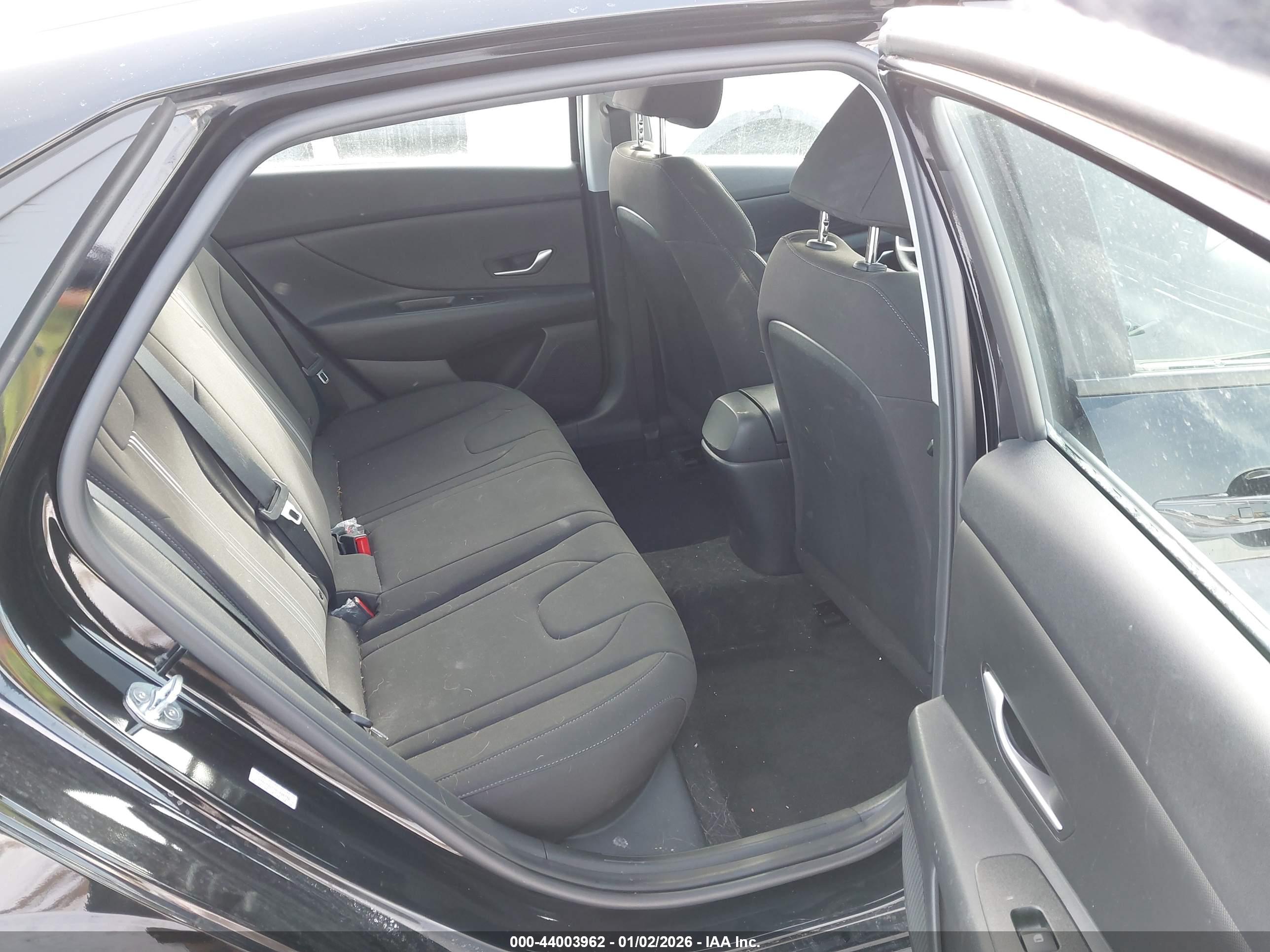 HYUNDAI ELANTRA image 8