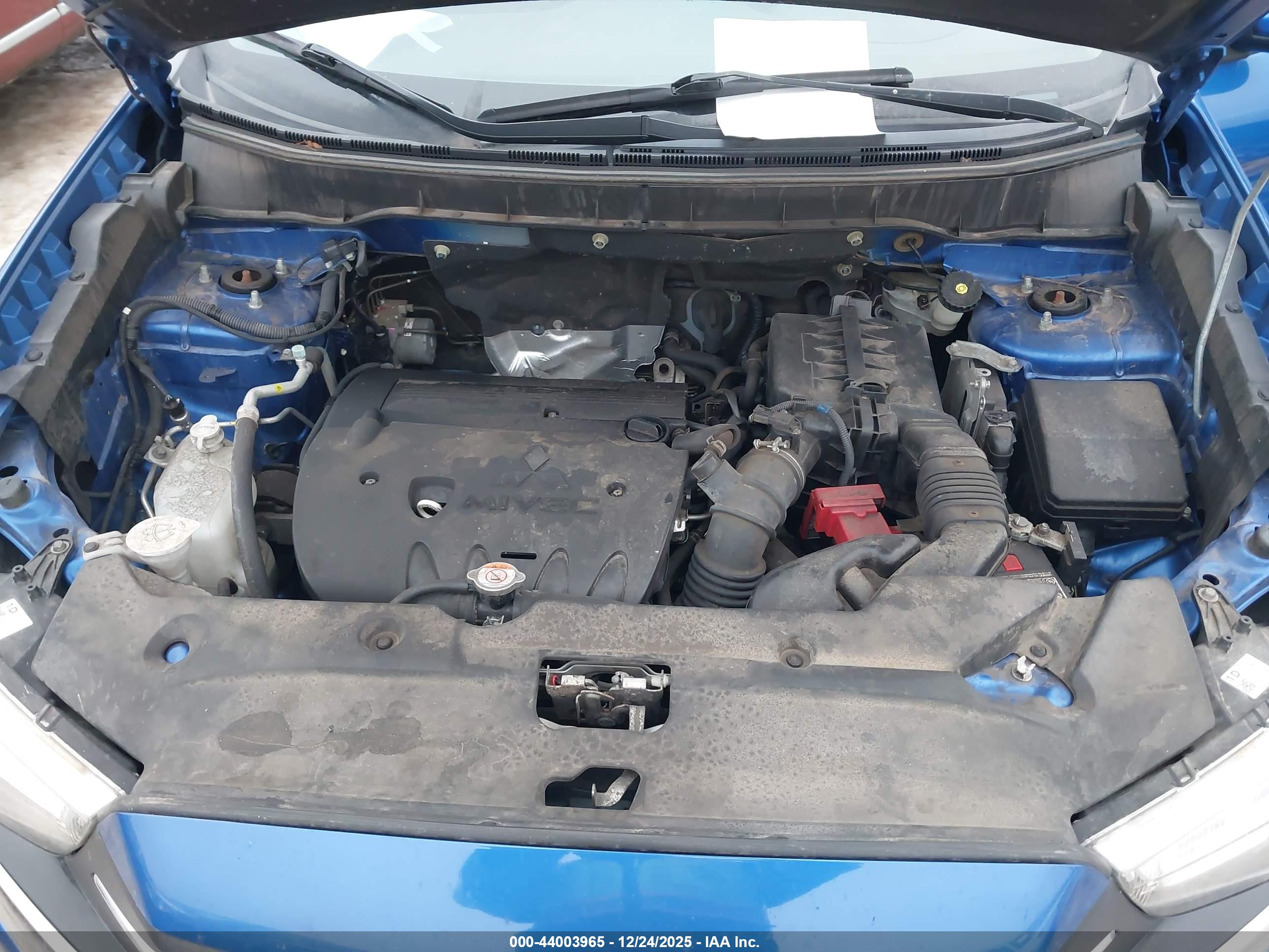 MITSUBISHI OUTLANDER image 10