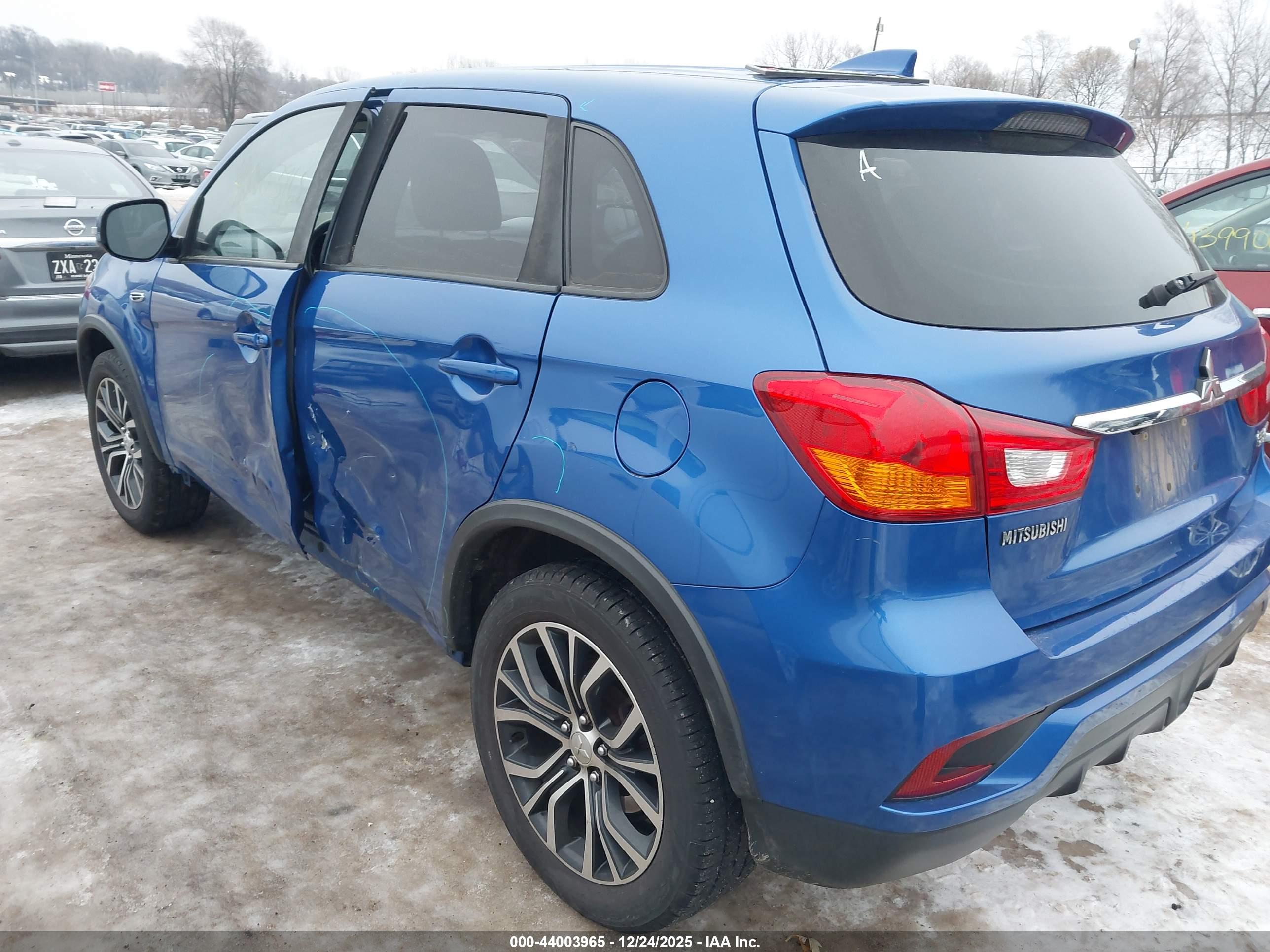 MITSUBISHI OUTLANDER image 3