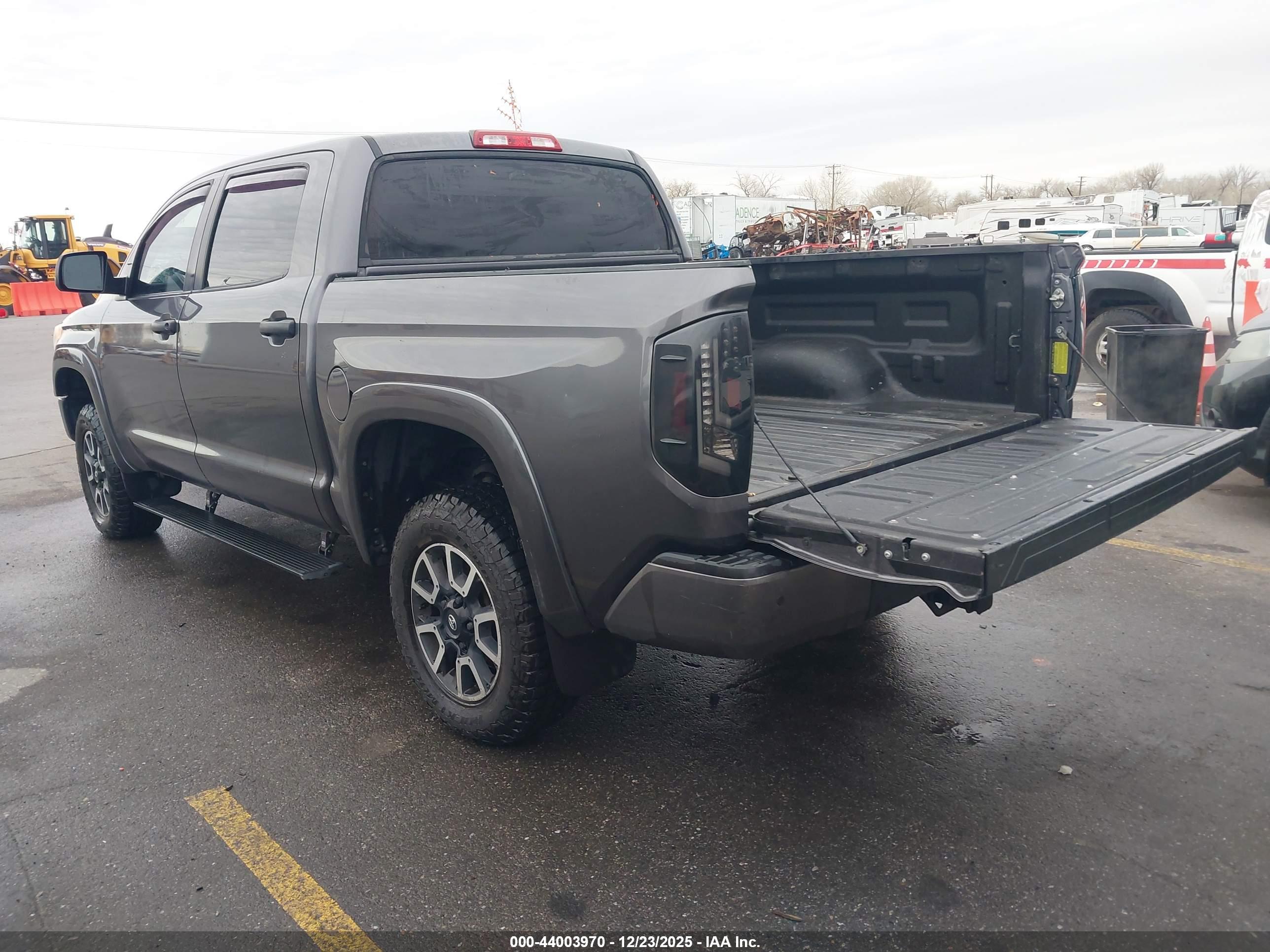 TOYOTA TUNDRA image 3