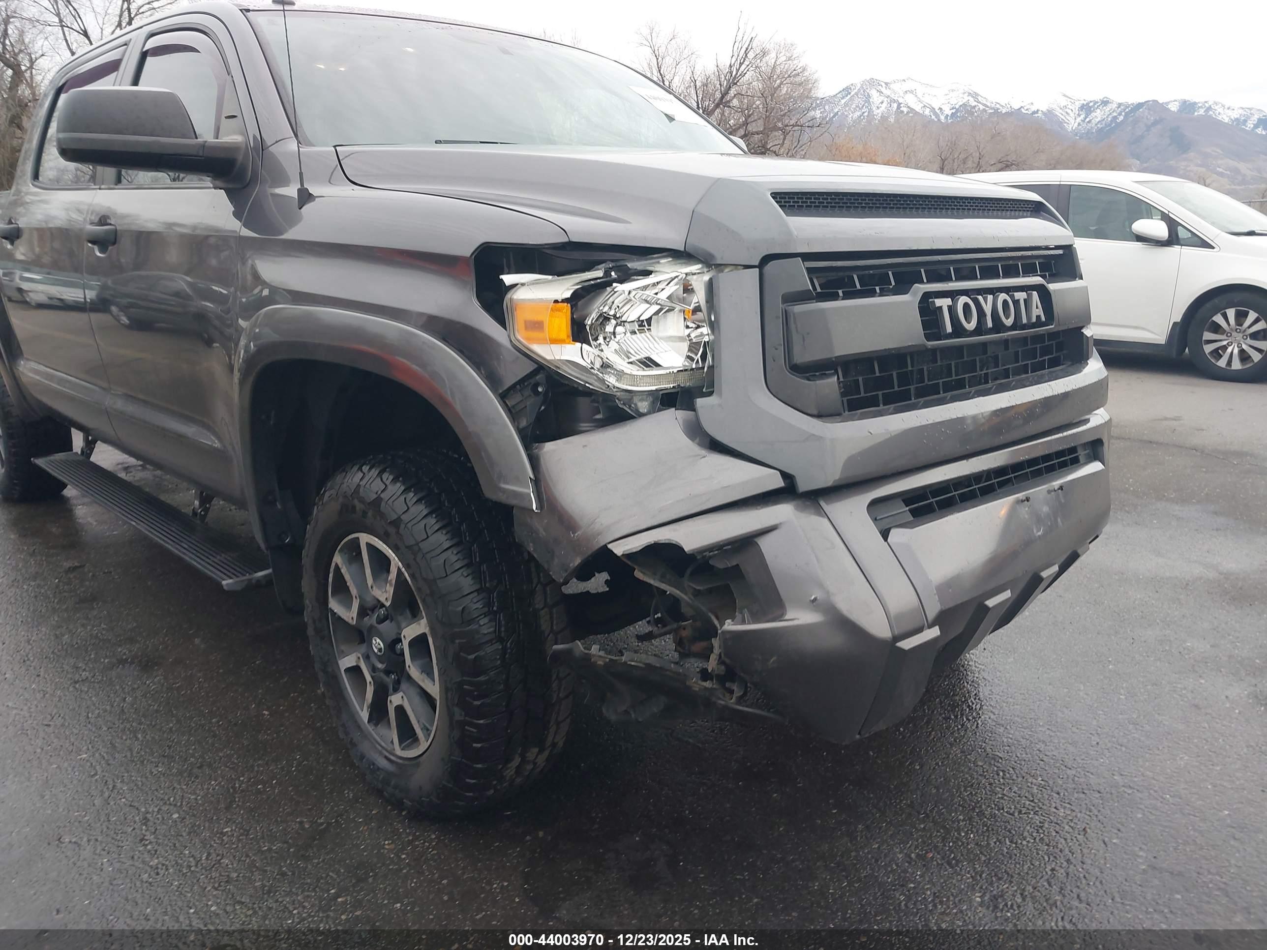 TOYOTA TUNDRA image 6