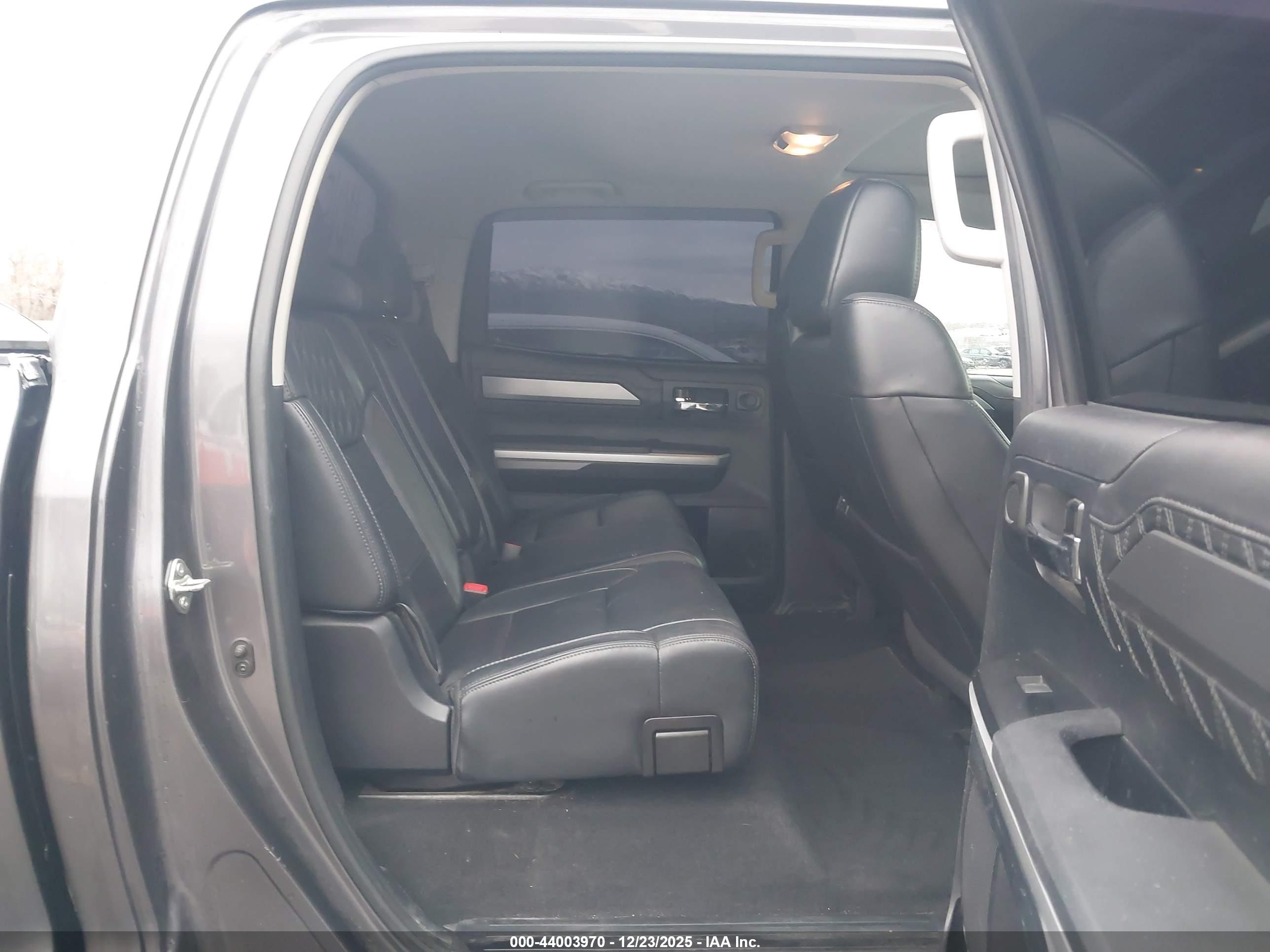 TOYOTA TUNDRA image 8