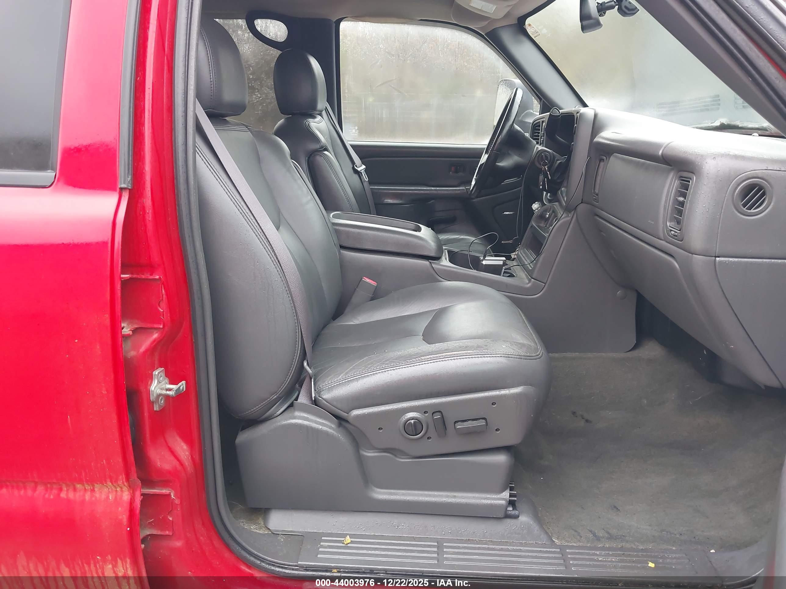 CHEVROLET SILVERADO image 5