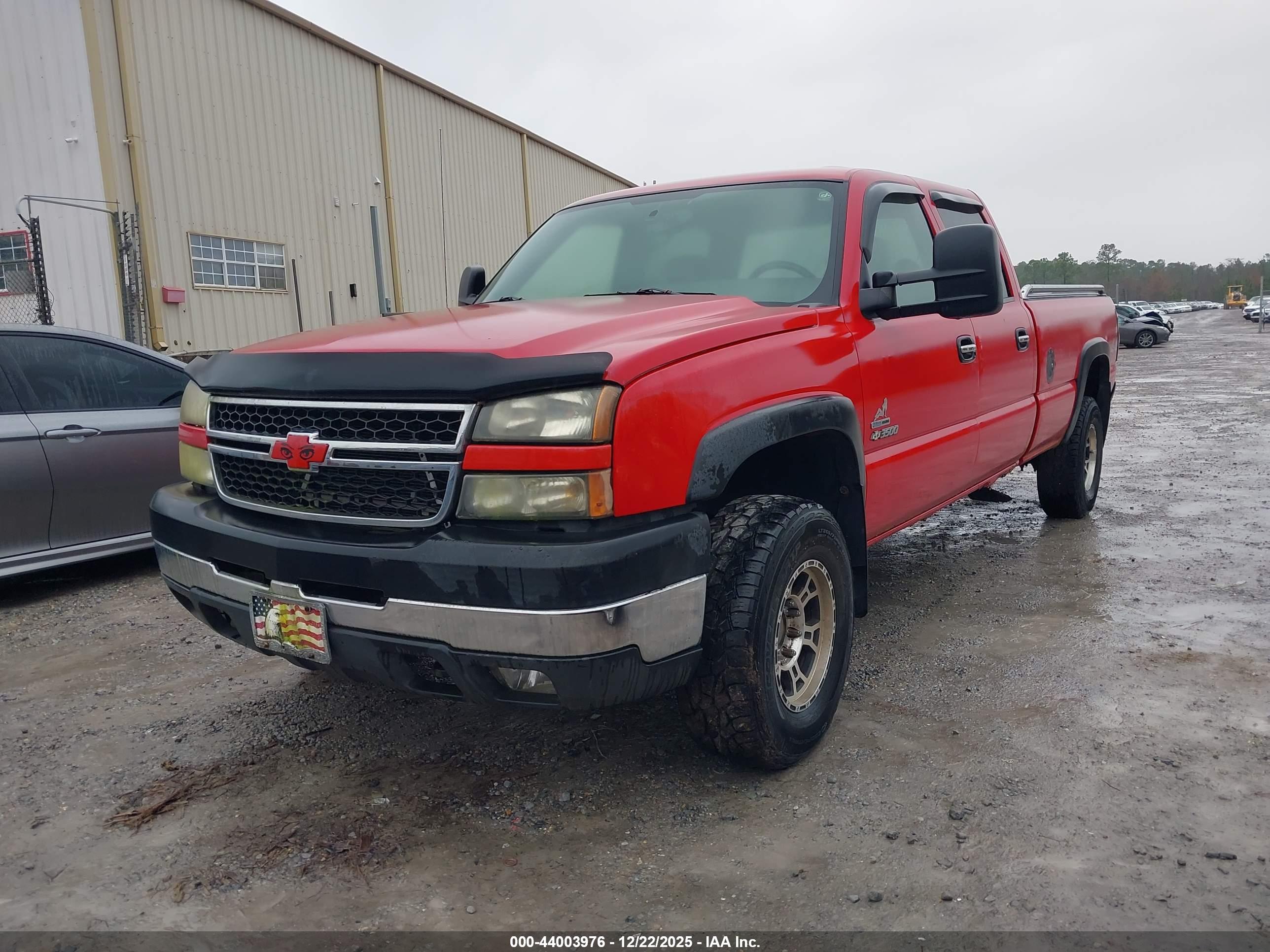 CHEVROLET SILVERADO image 6
