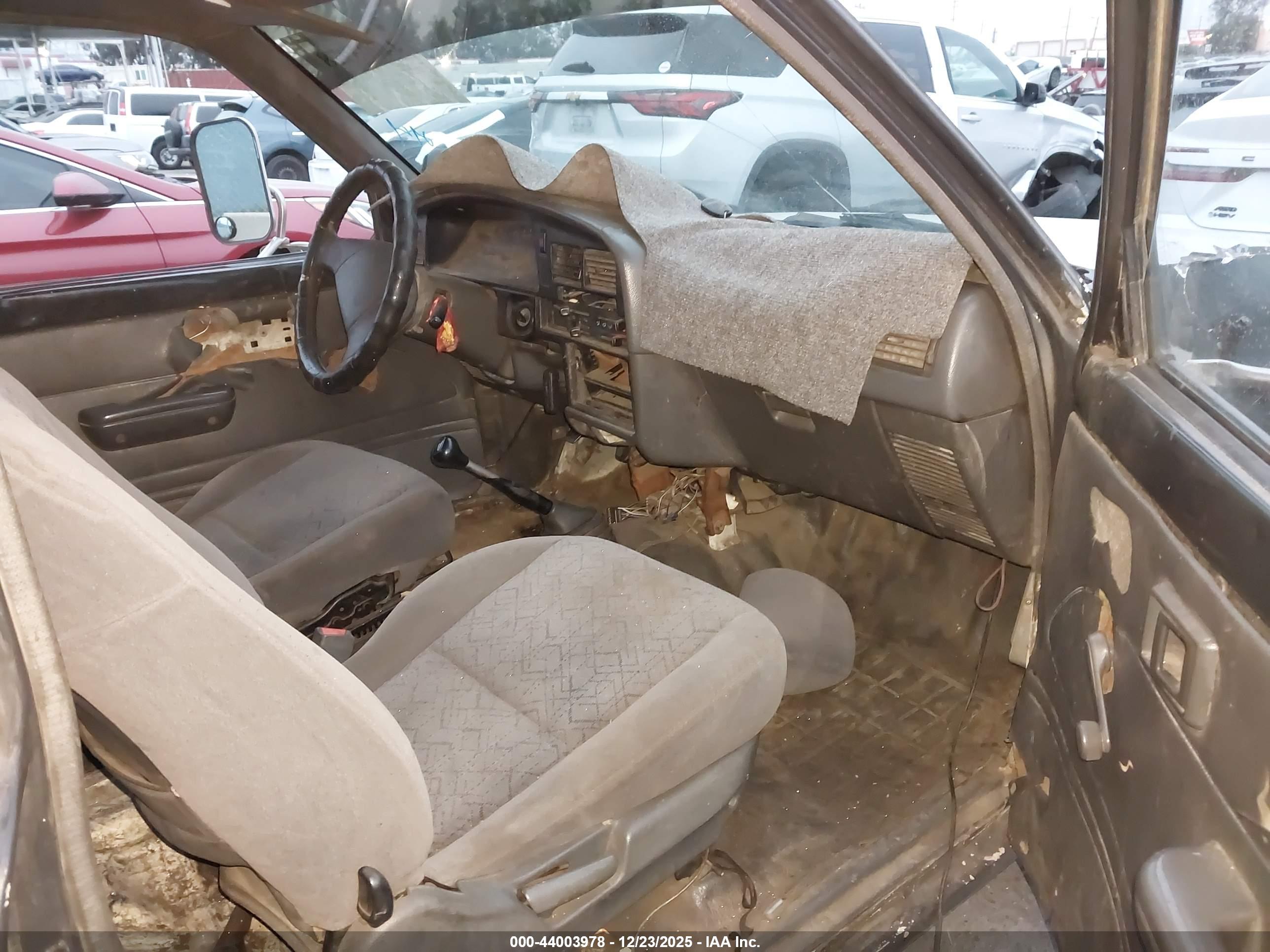 TOYOTA PICKUP image 5