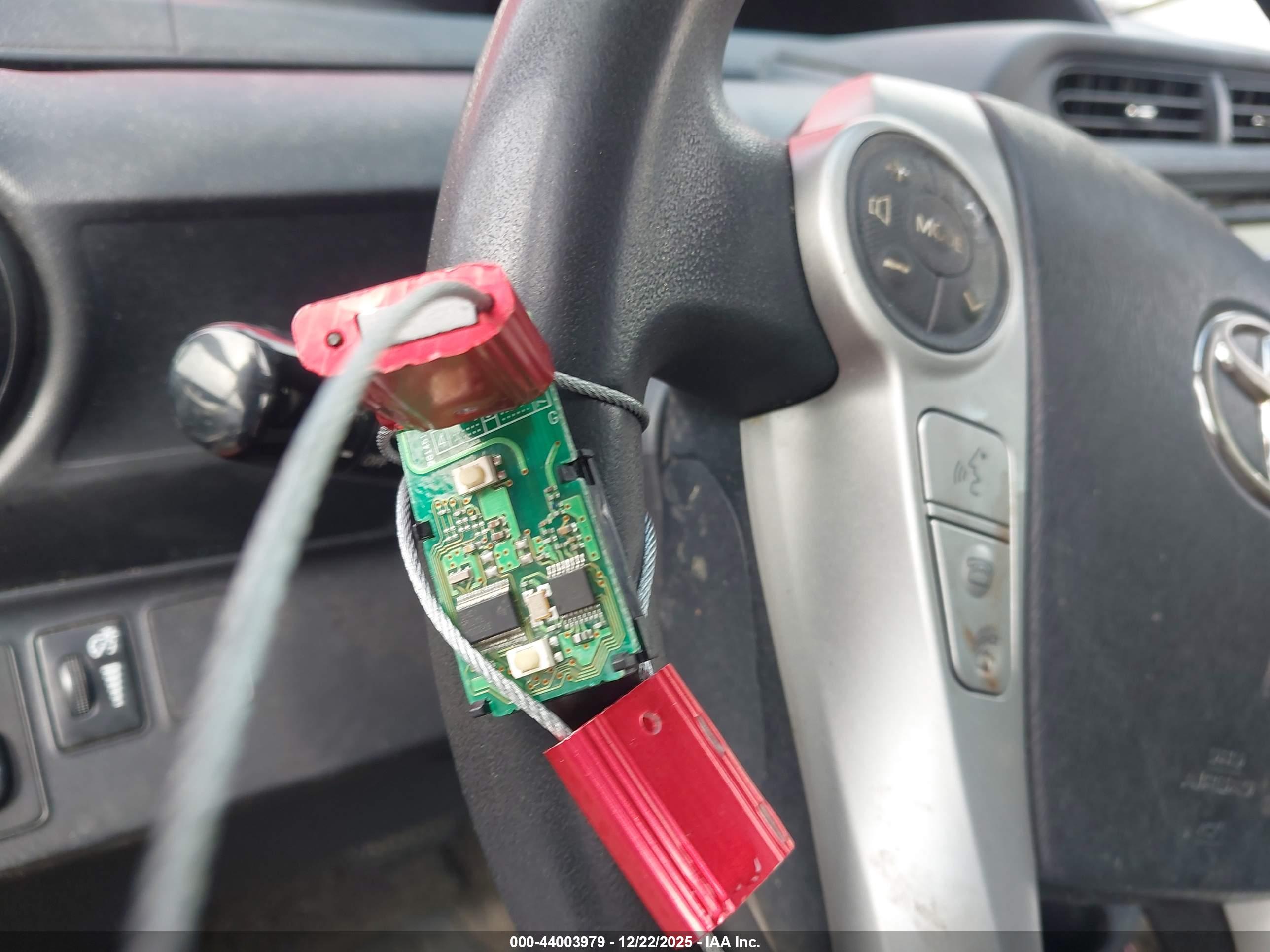 TOYOTA PRIUS image 11