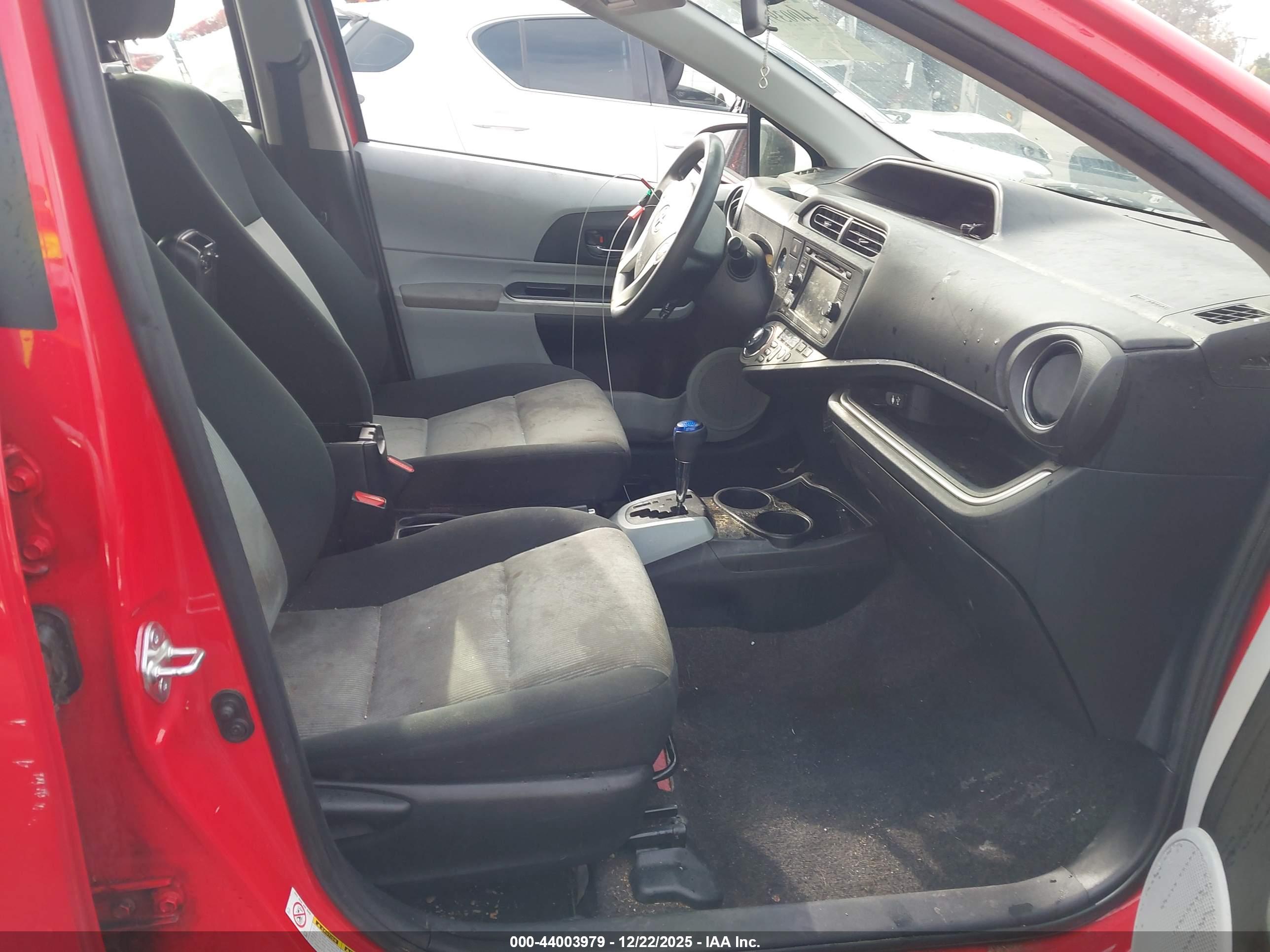 TOYOTA PRIUS image 5
