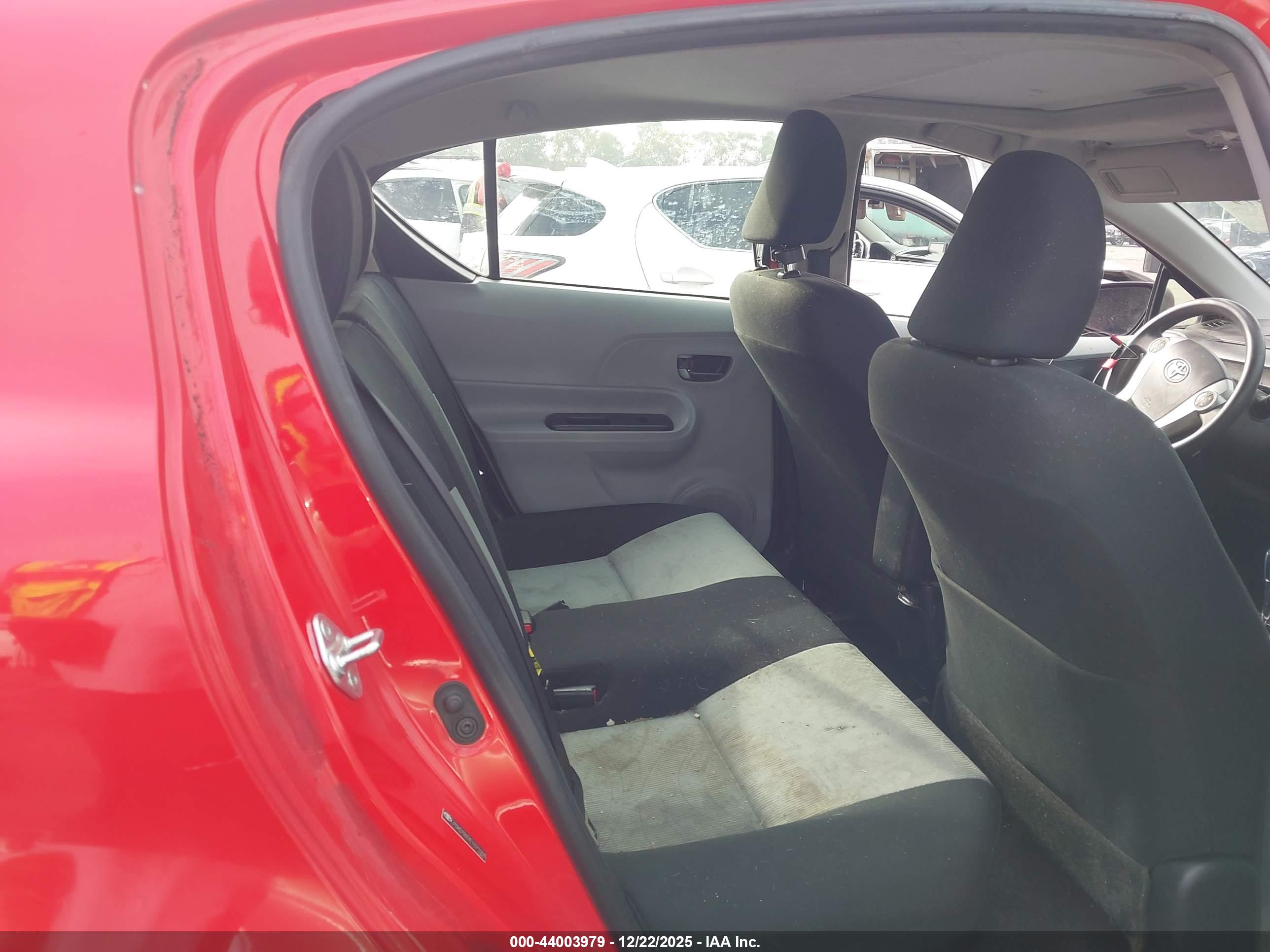 TOYOTA PRIUS image 8