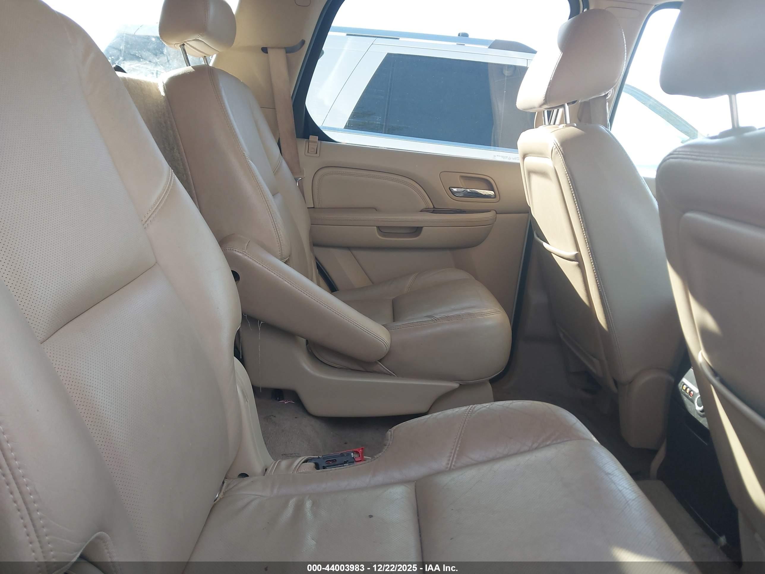 CADILLAC ESCALADE image 8