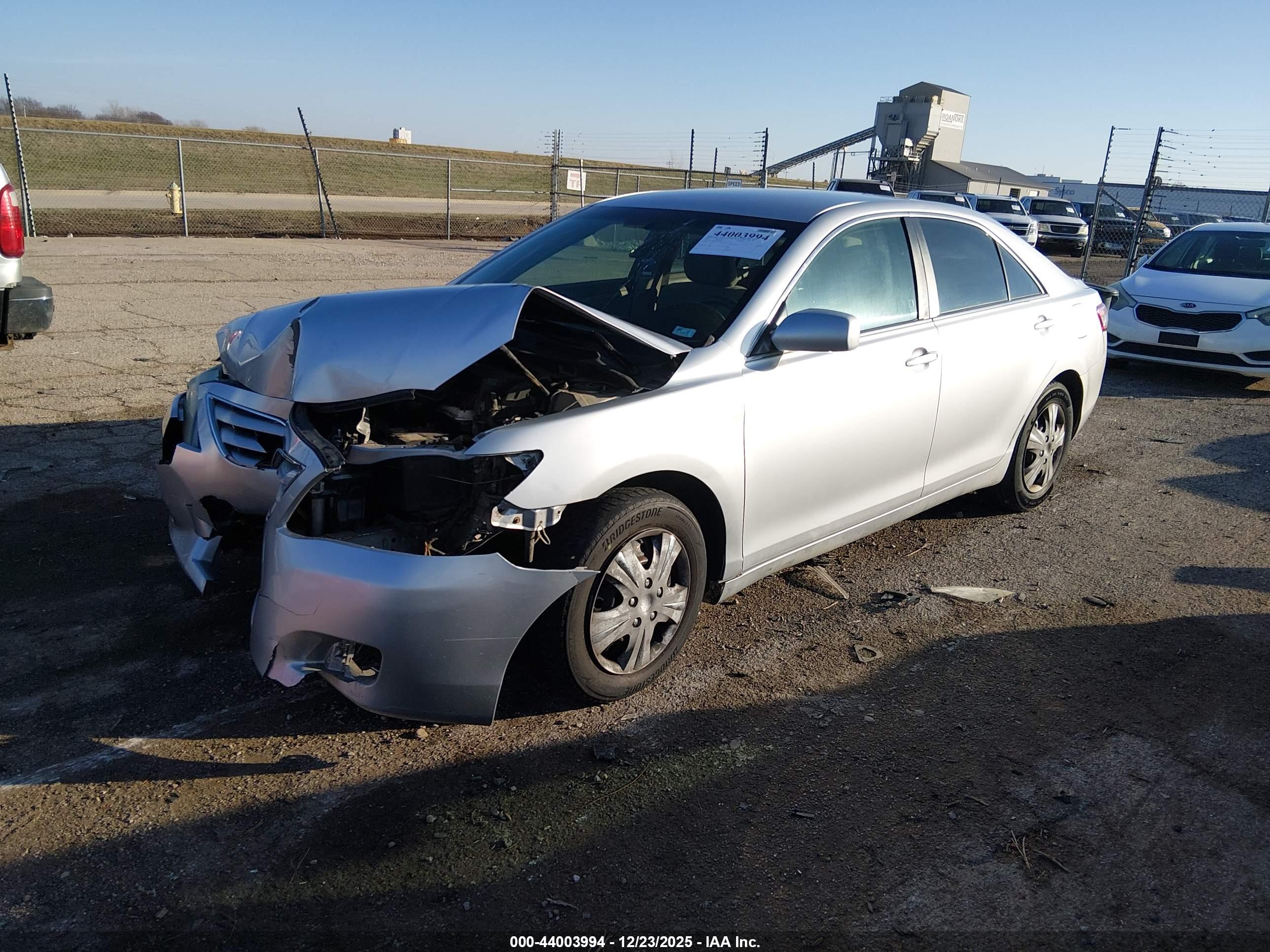 TOYOTA CAMRY image 2