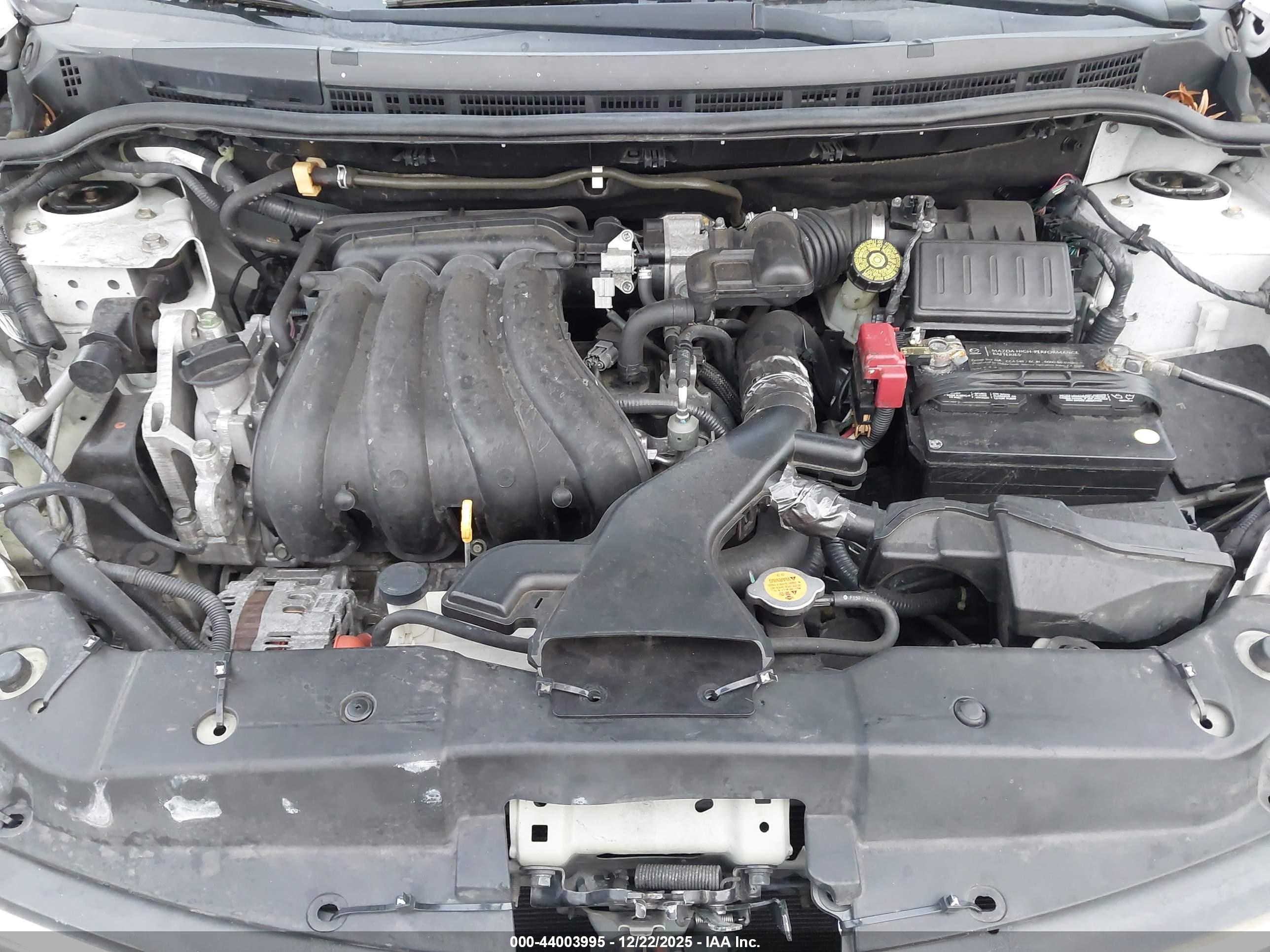 NISSAN VERSA image 10