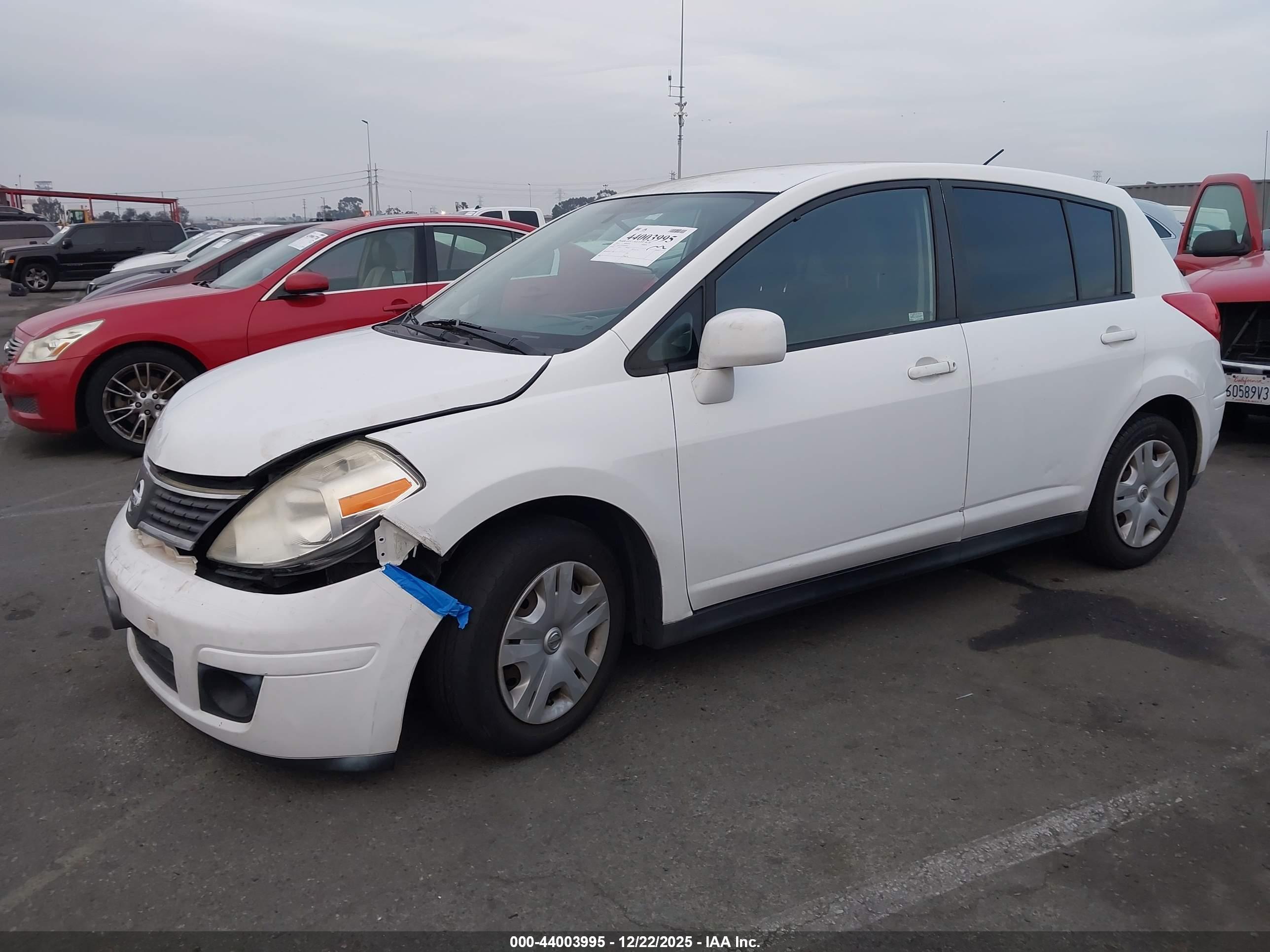 NISSAN VERSA image 2