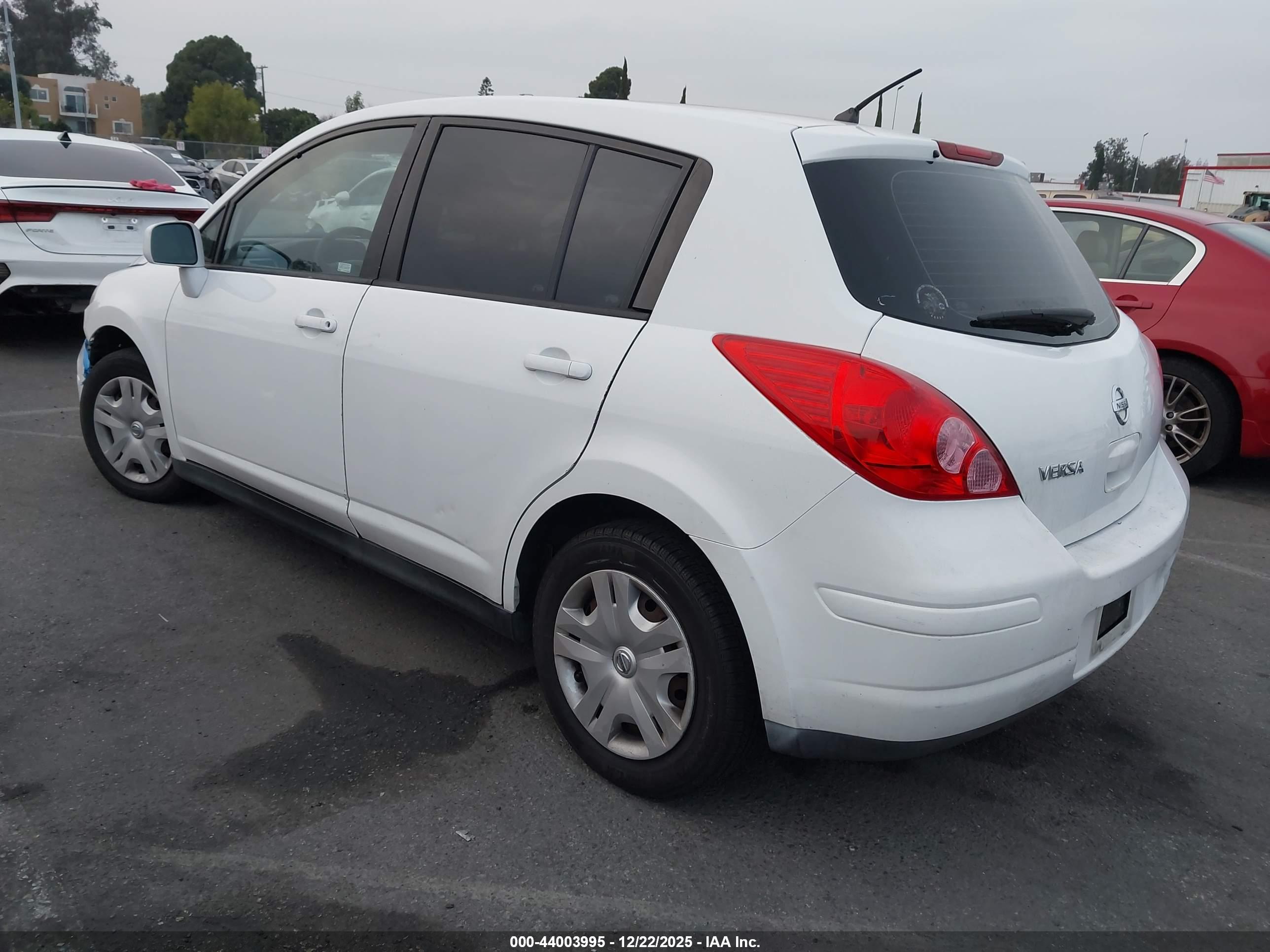 NISSAN VERSA image 3