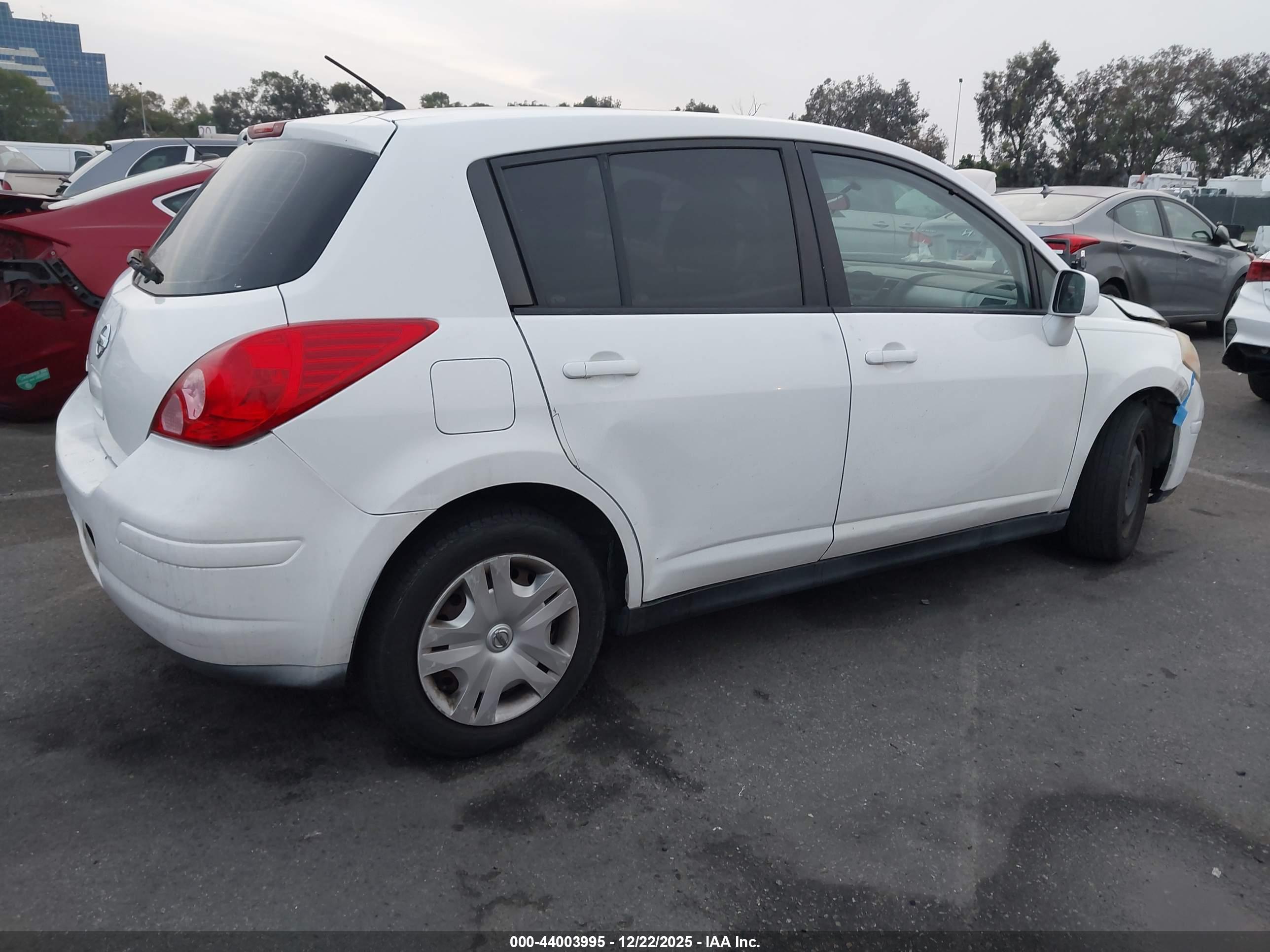NISSAN VERSA image 4