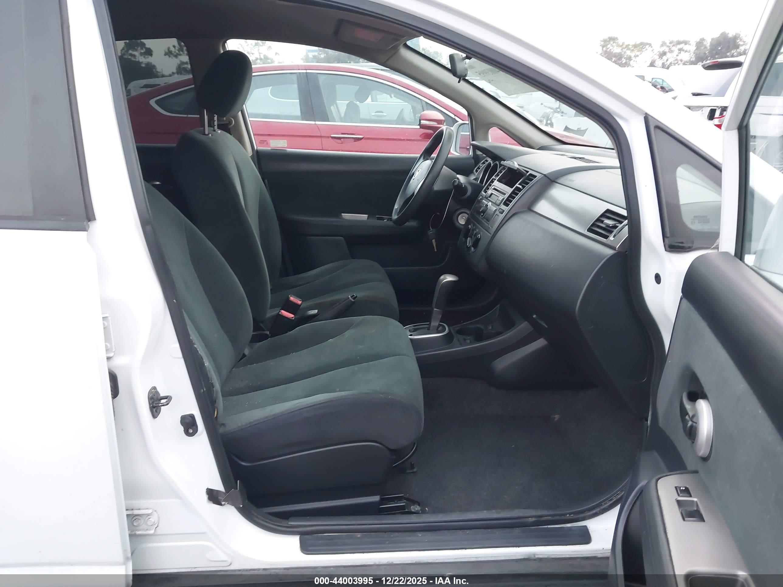 NISSAN VERSA image 5