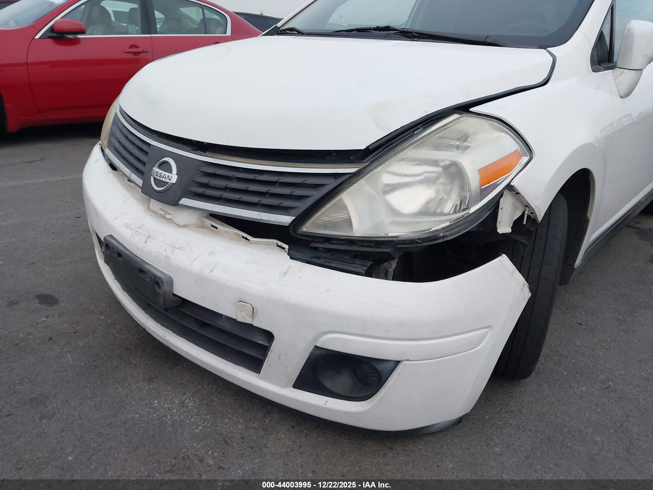 NISSAN VERSA image 6