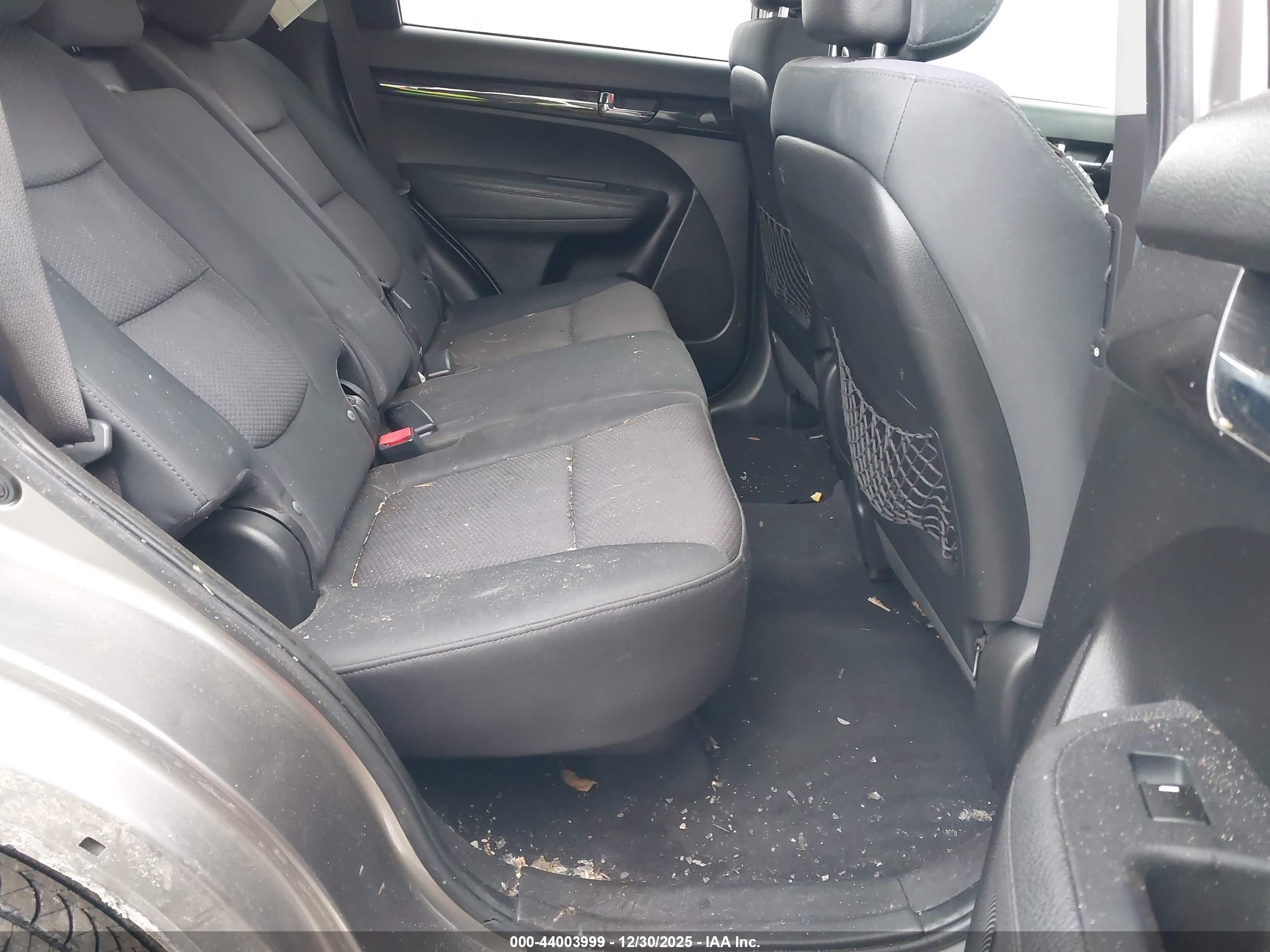 KIA SORENTO image 8