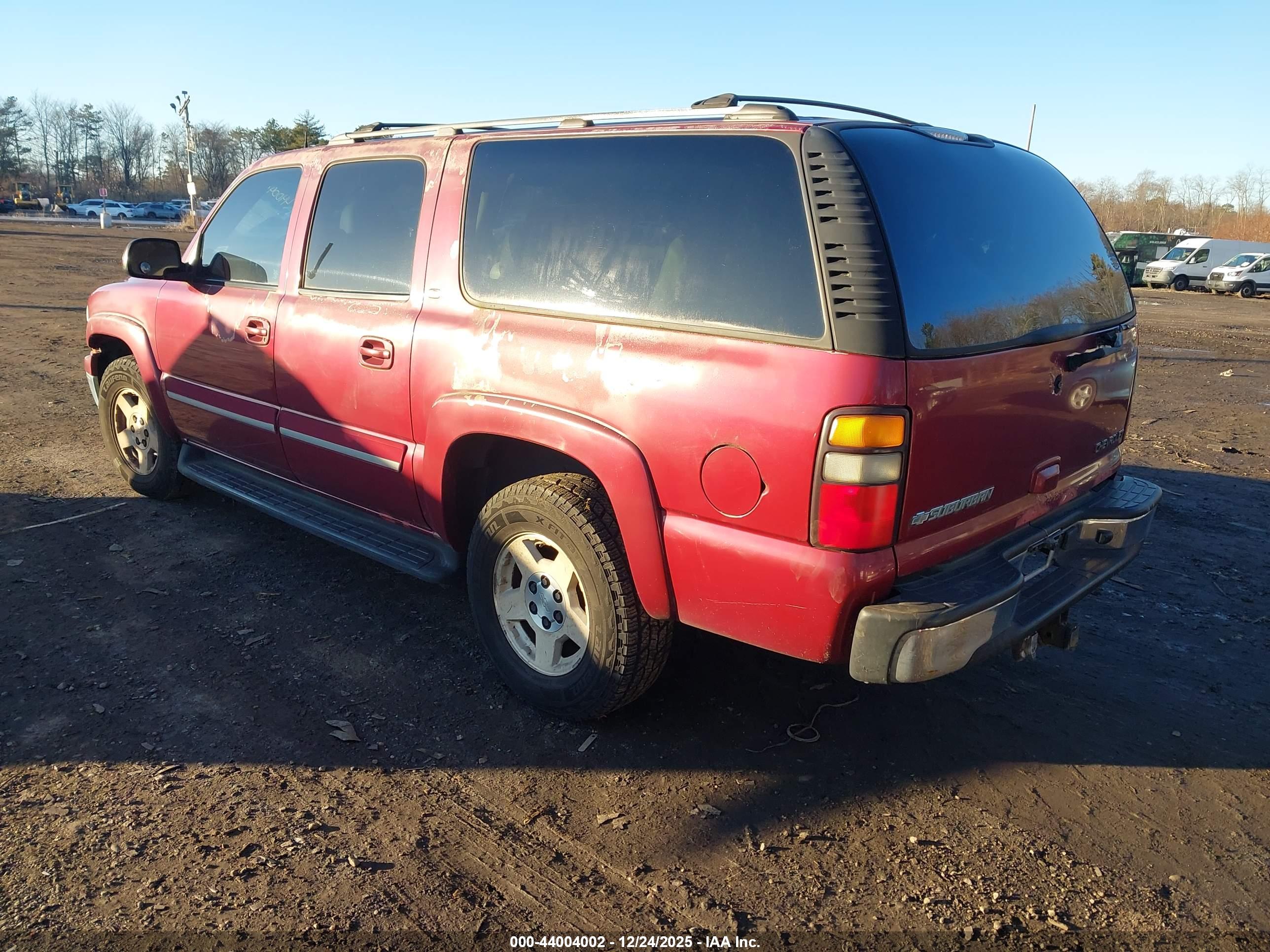 CHEVROLET SUBURBAN image 3