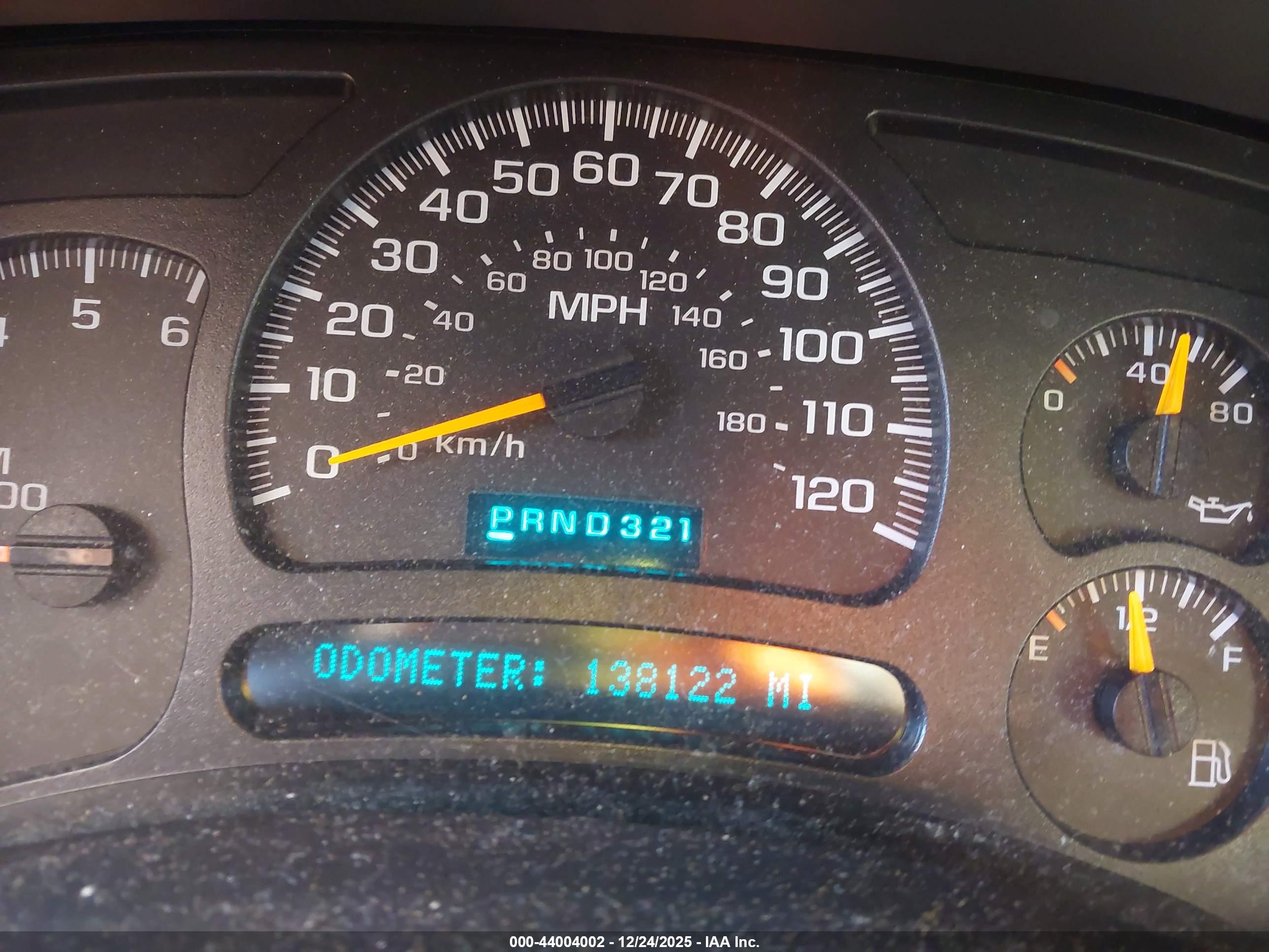 CHEVROLET SUBURBAN image 7