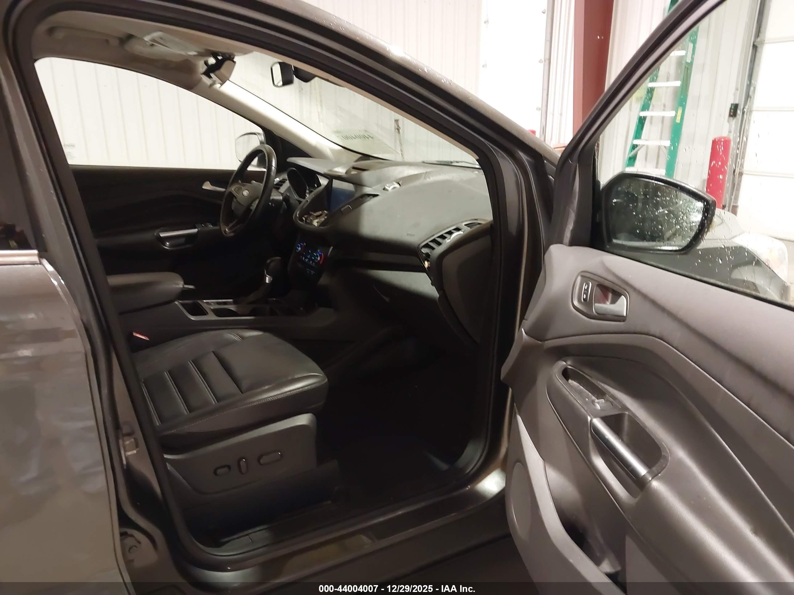 FORD ESCAPE image 5