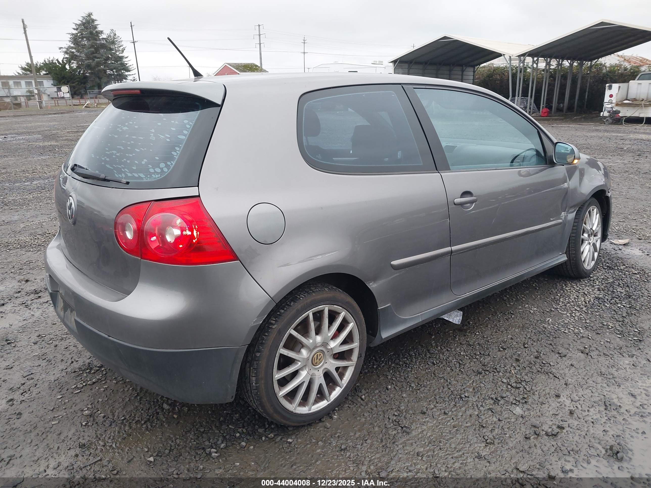 VOLKSWAGEN GTI image 4