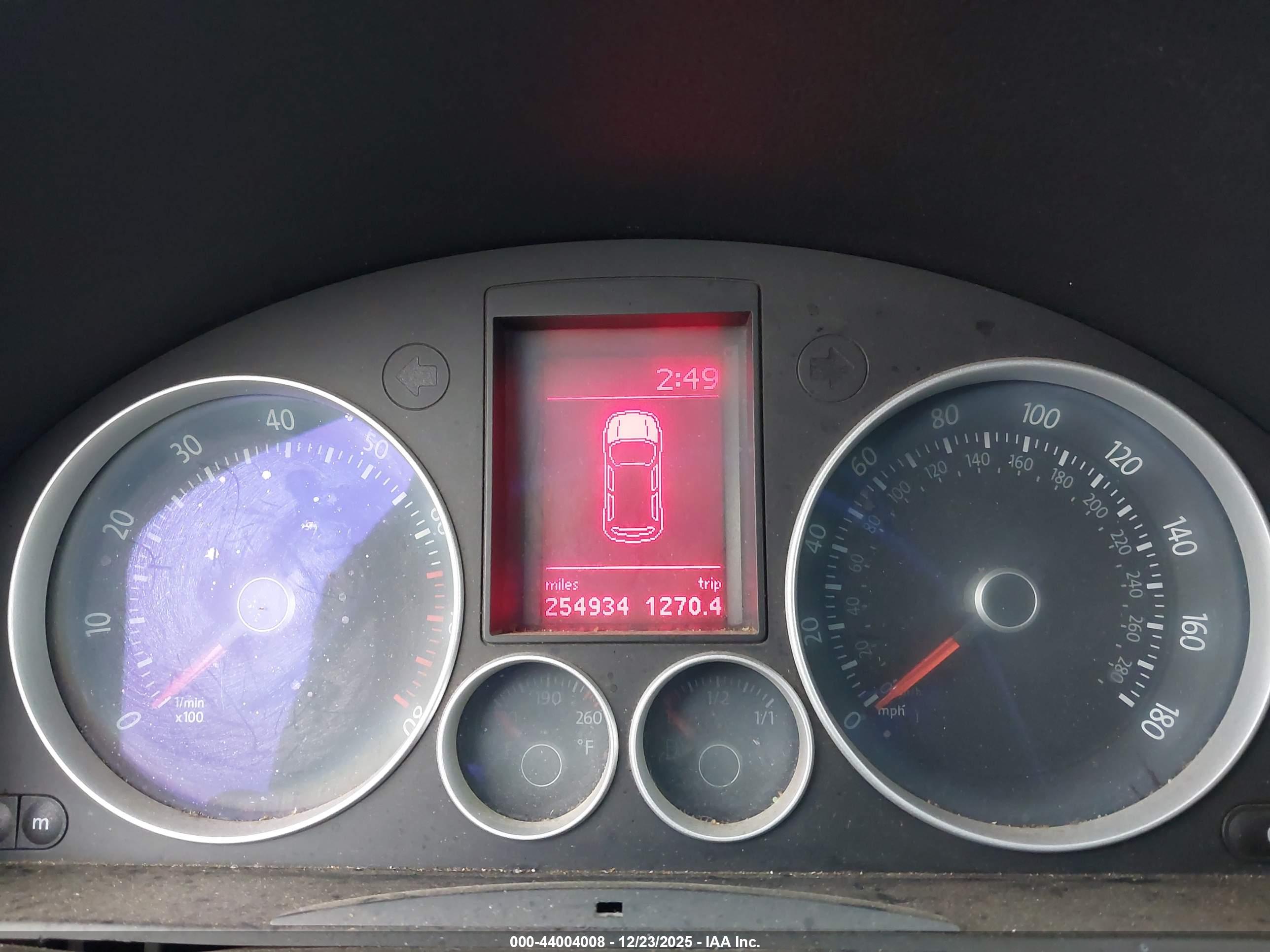 VOLKSWAGEN GTI image 7