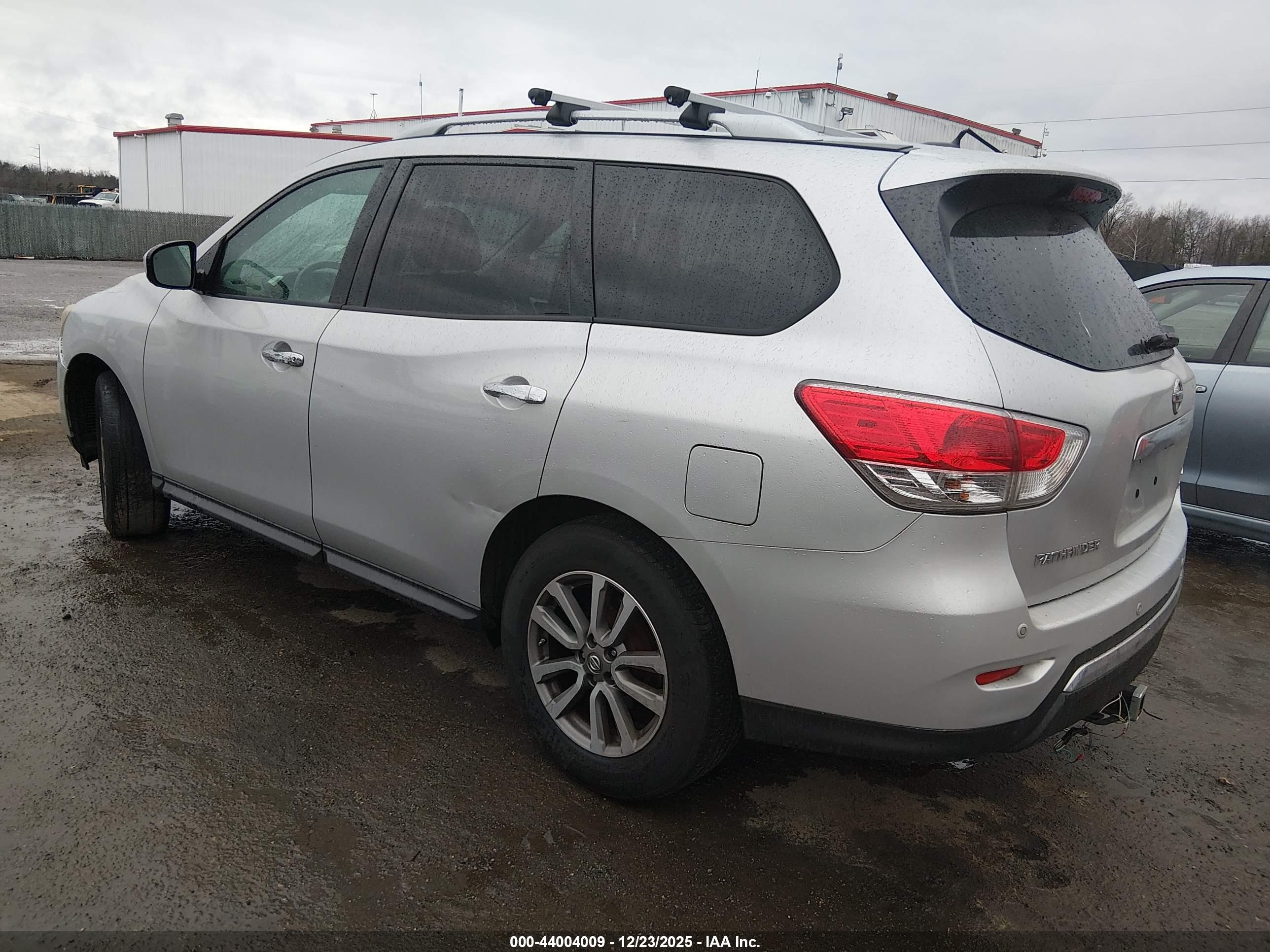 NISSAN PATHFINDER image 3