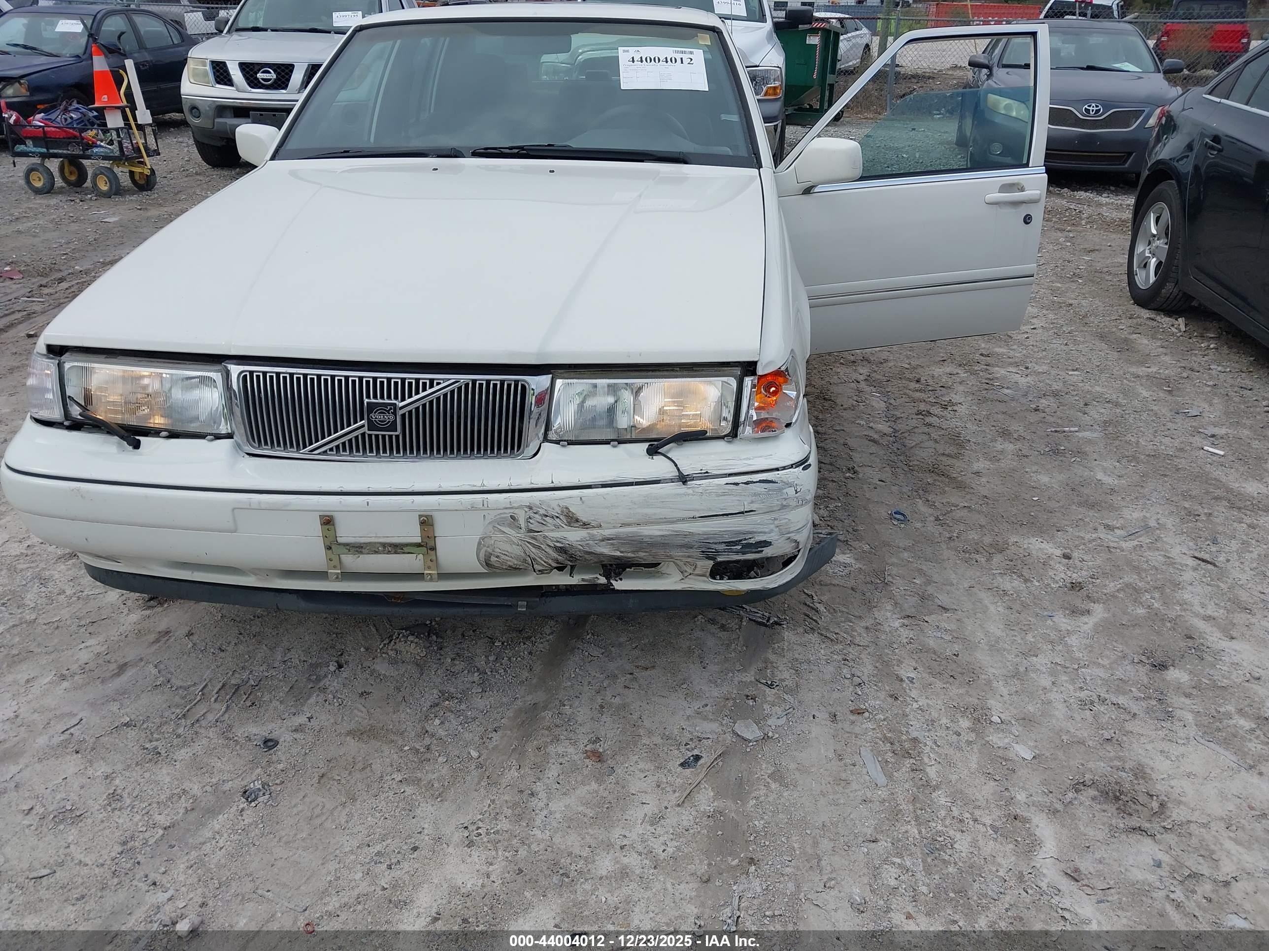 VOLVO 960 image 6