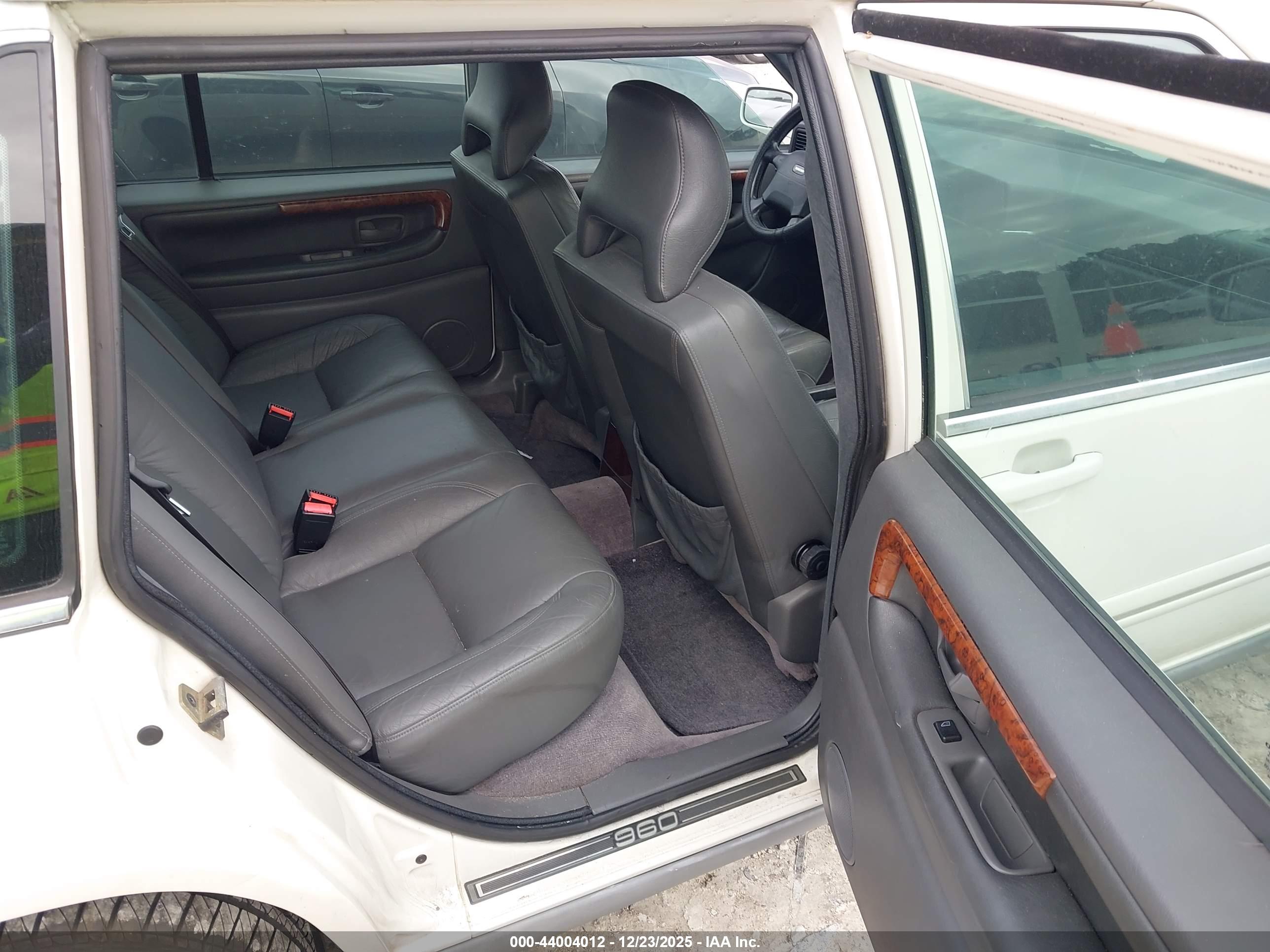 VOLVO 960 image 8