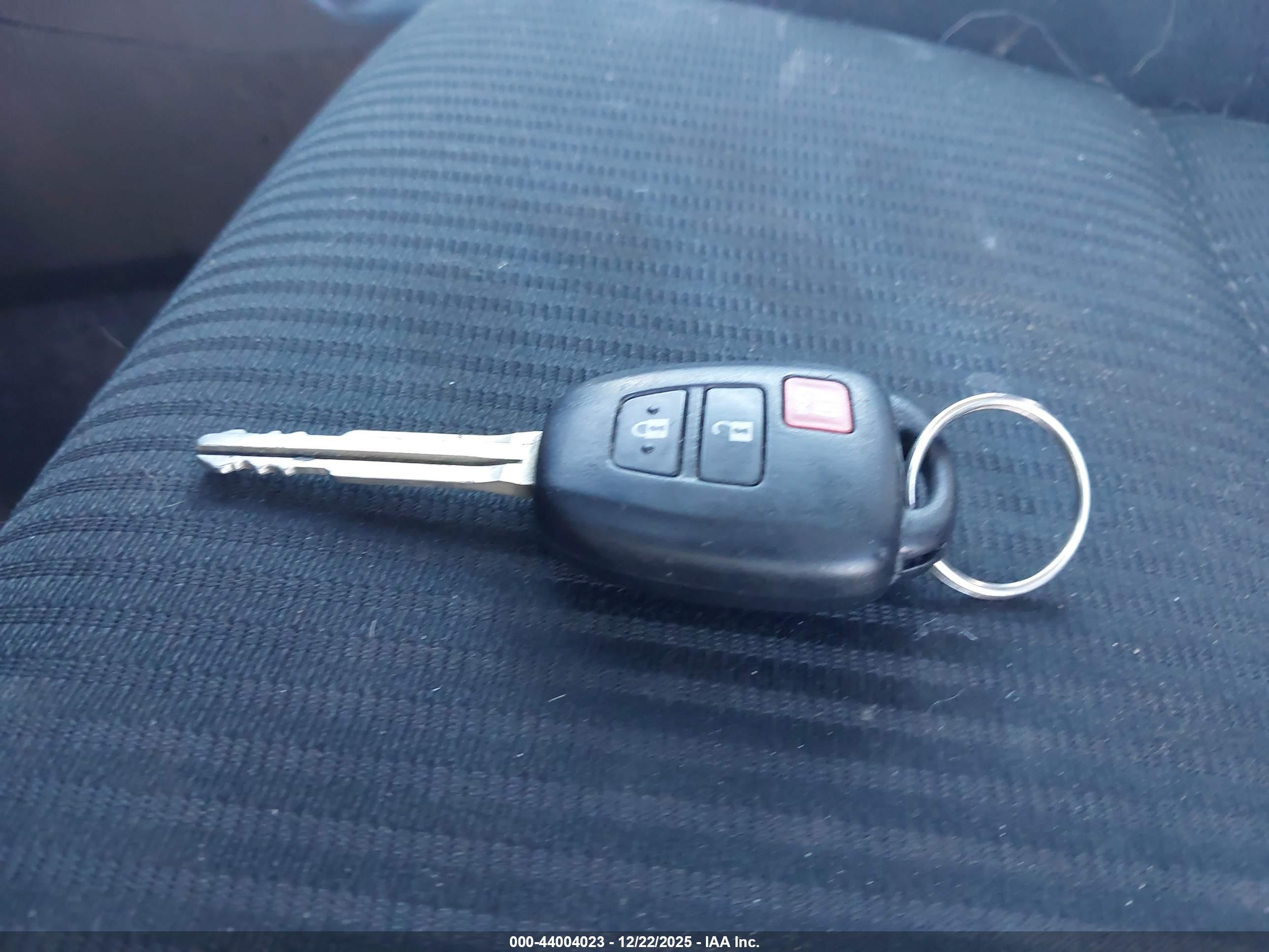 TOYOTA RAV4 image 11