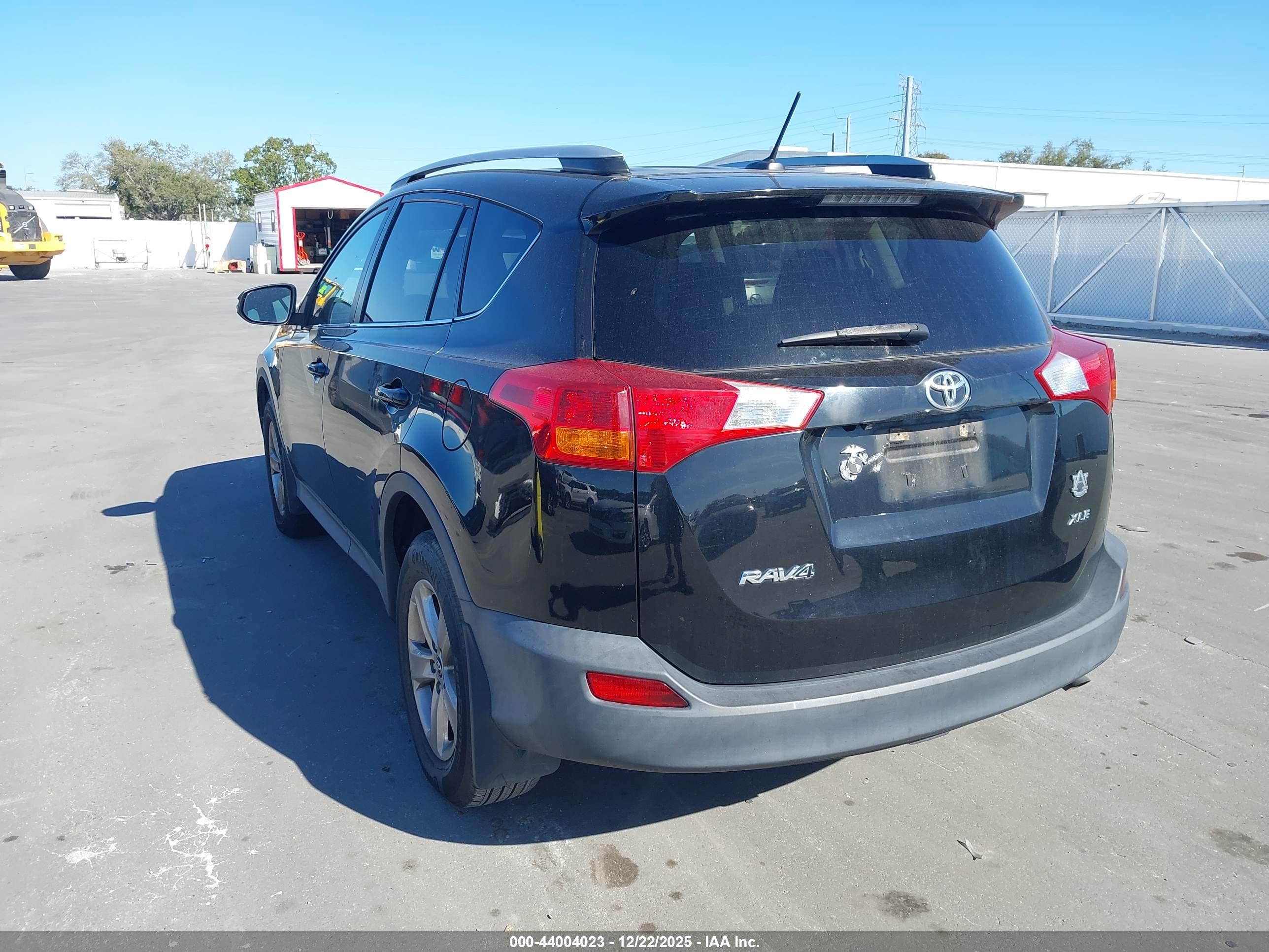 TOYOTA RAV4 image 3