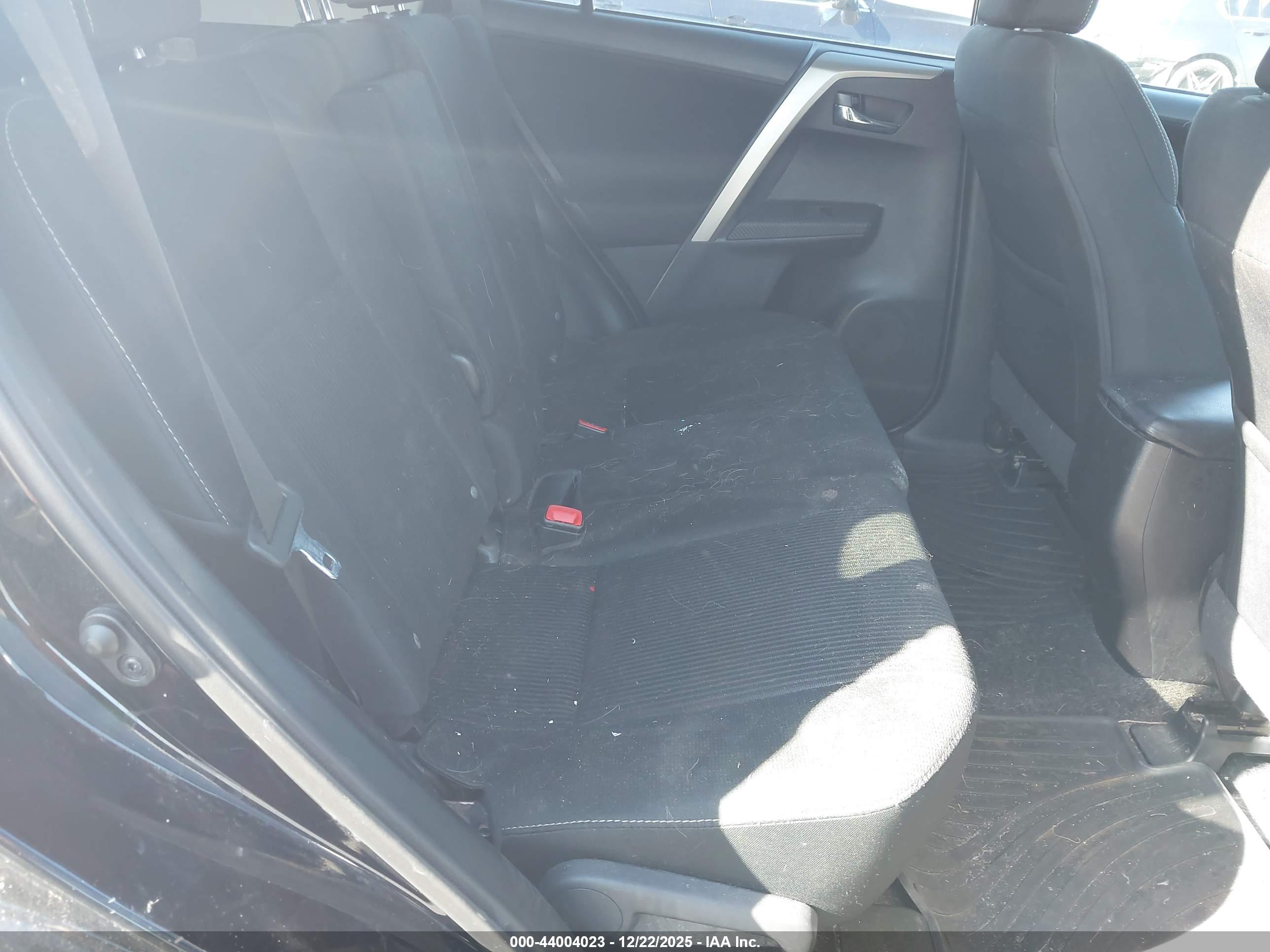 TOYOTA RAV4 image 8