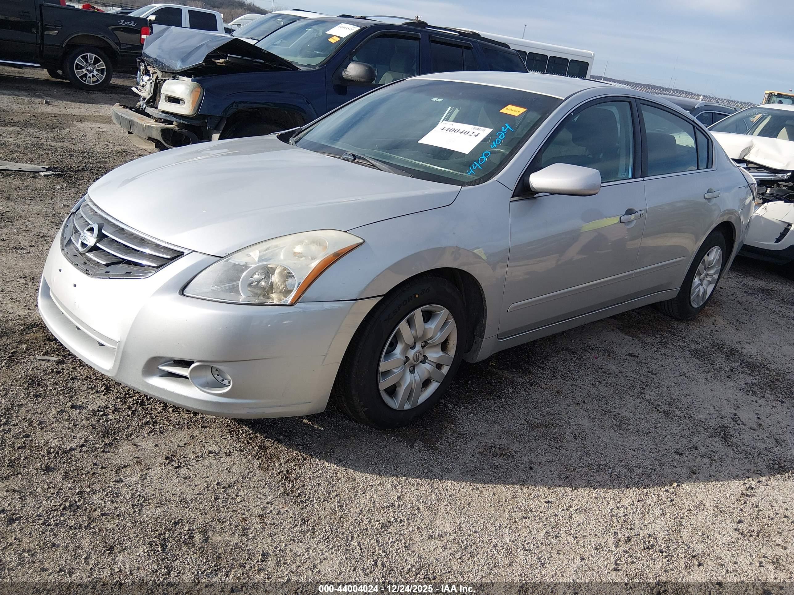 NISSAN ALTIMA image 2