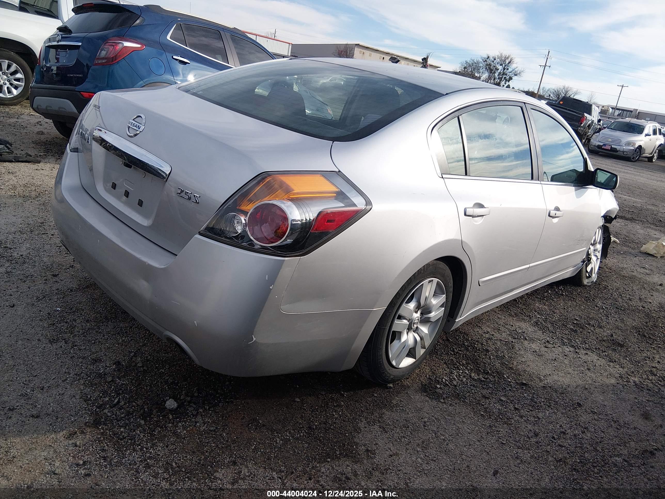 NISSAN ALTIMA image 4