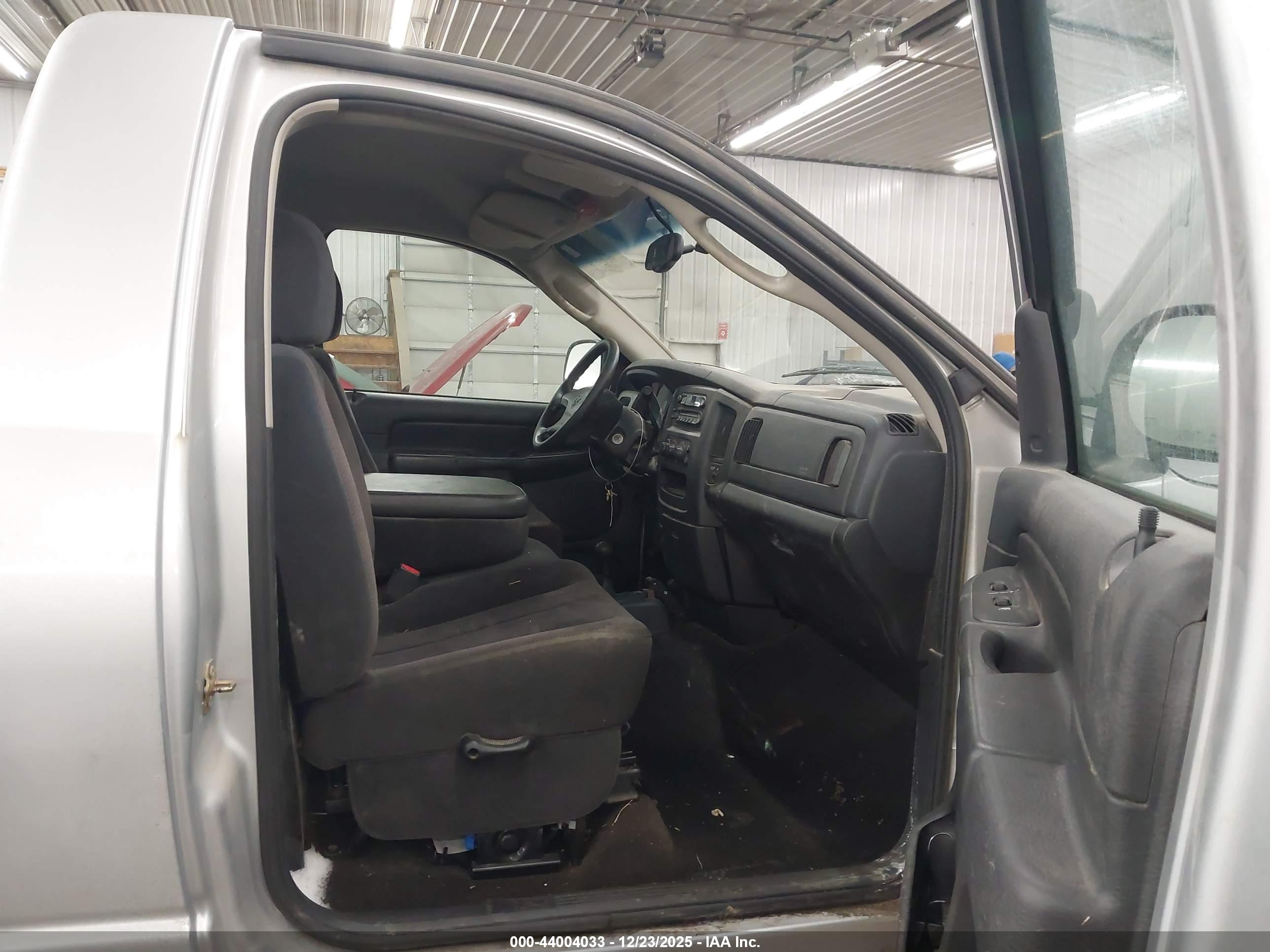 DODGE RAM image 5