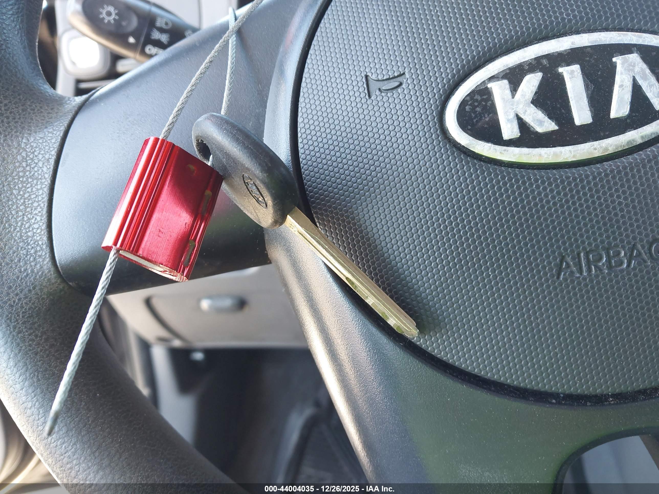 KIA RIO image 11