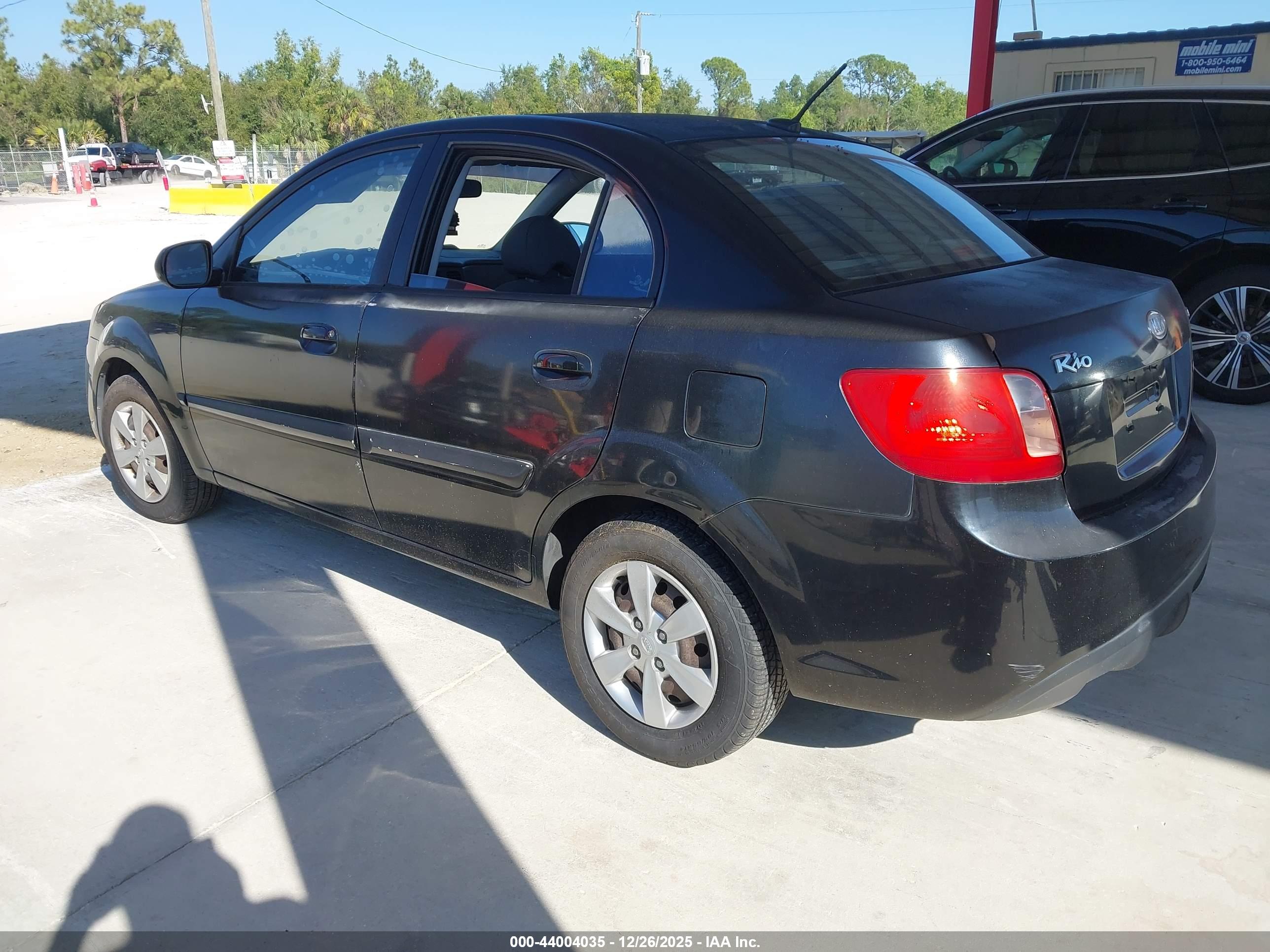 KIA RIO image 3