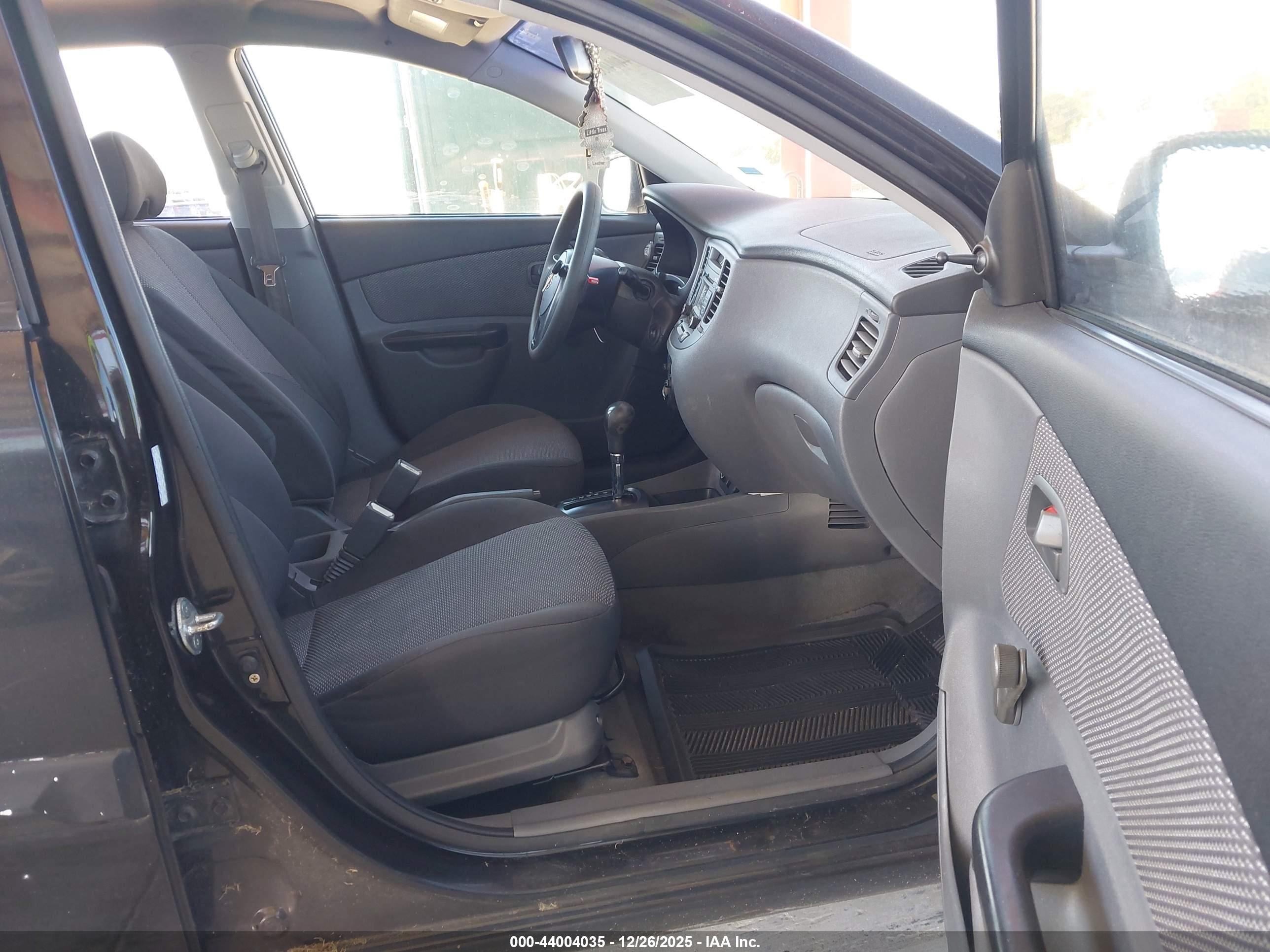 KIA RIO image 5