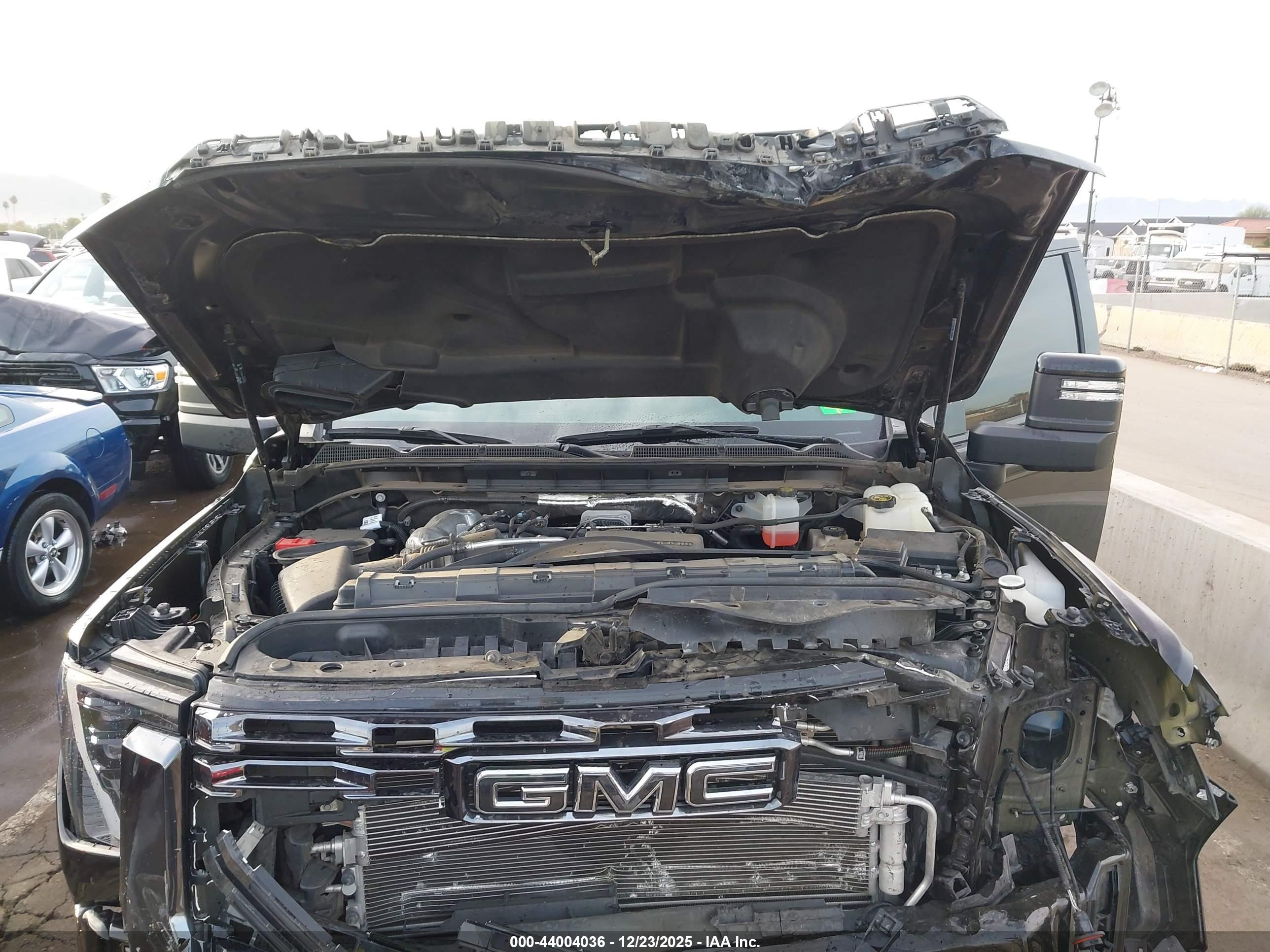 GMC SIERRA image 10