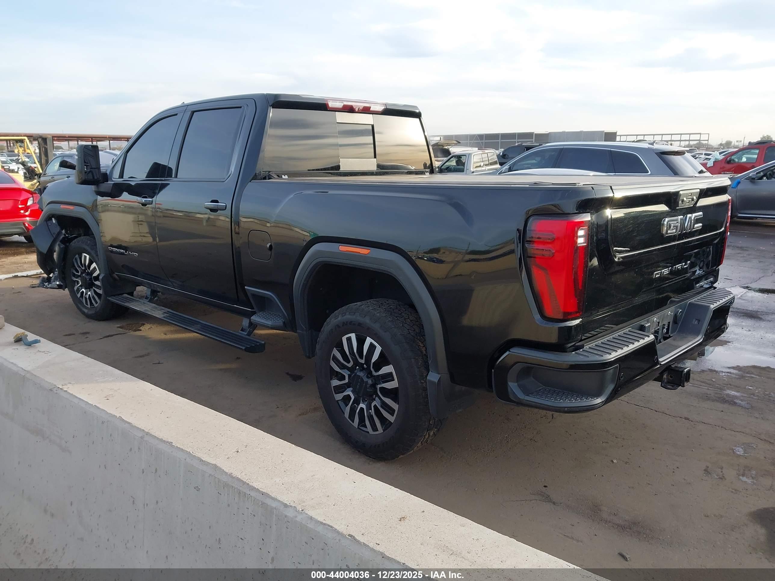 GMC SIERRA image 3