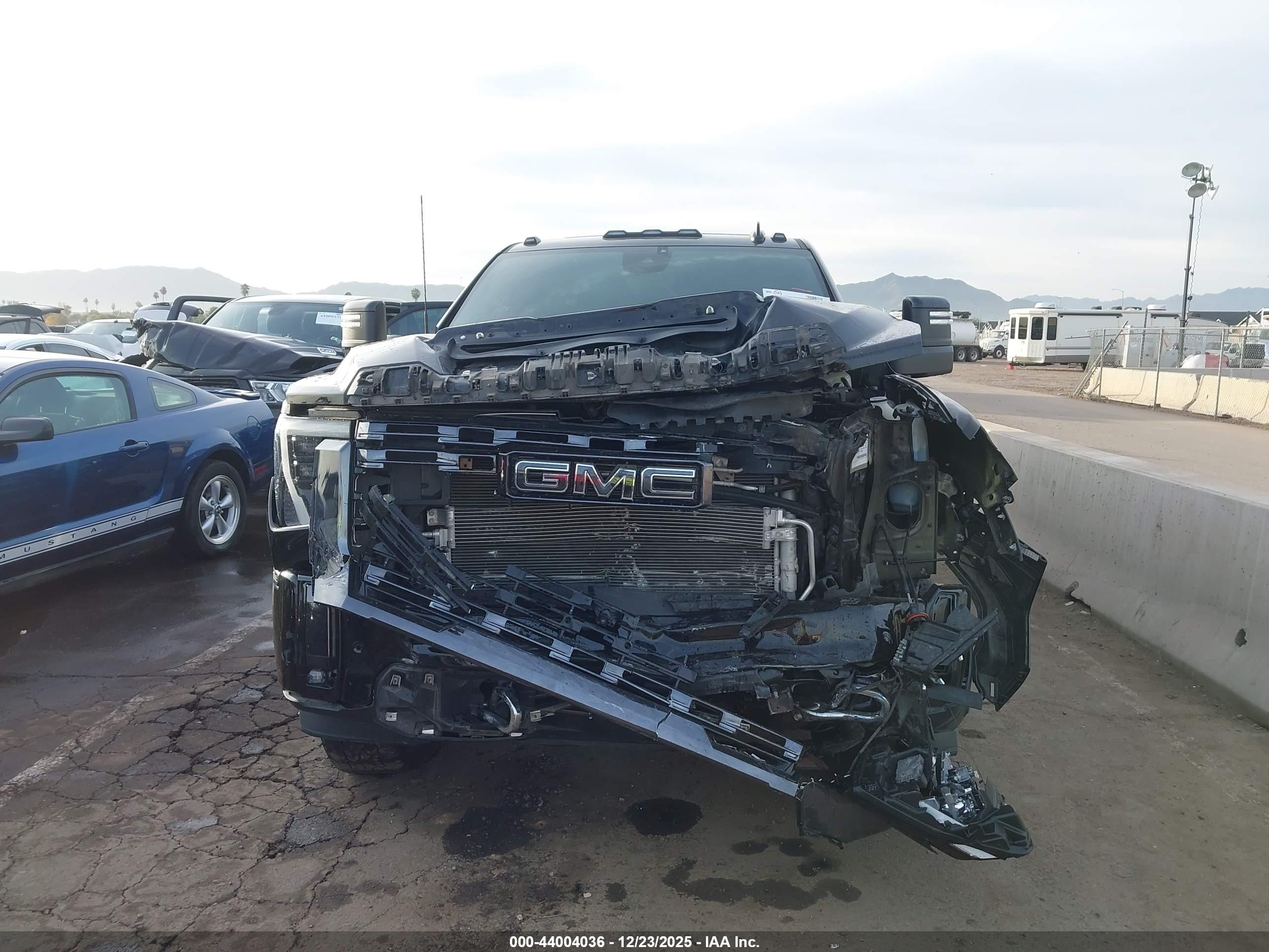 GMC SIERRA image 6
