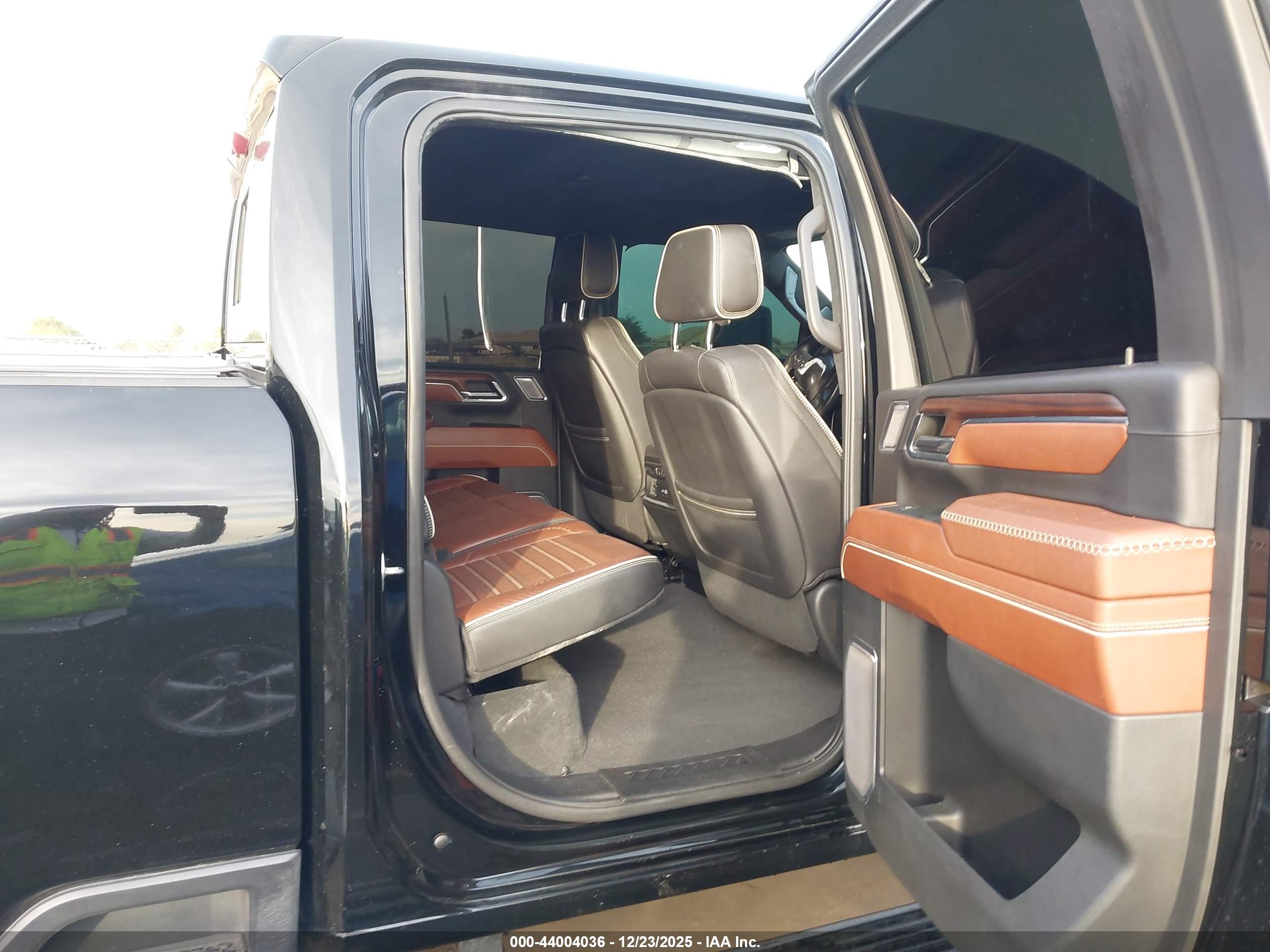GMC SIERRA image 8