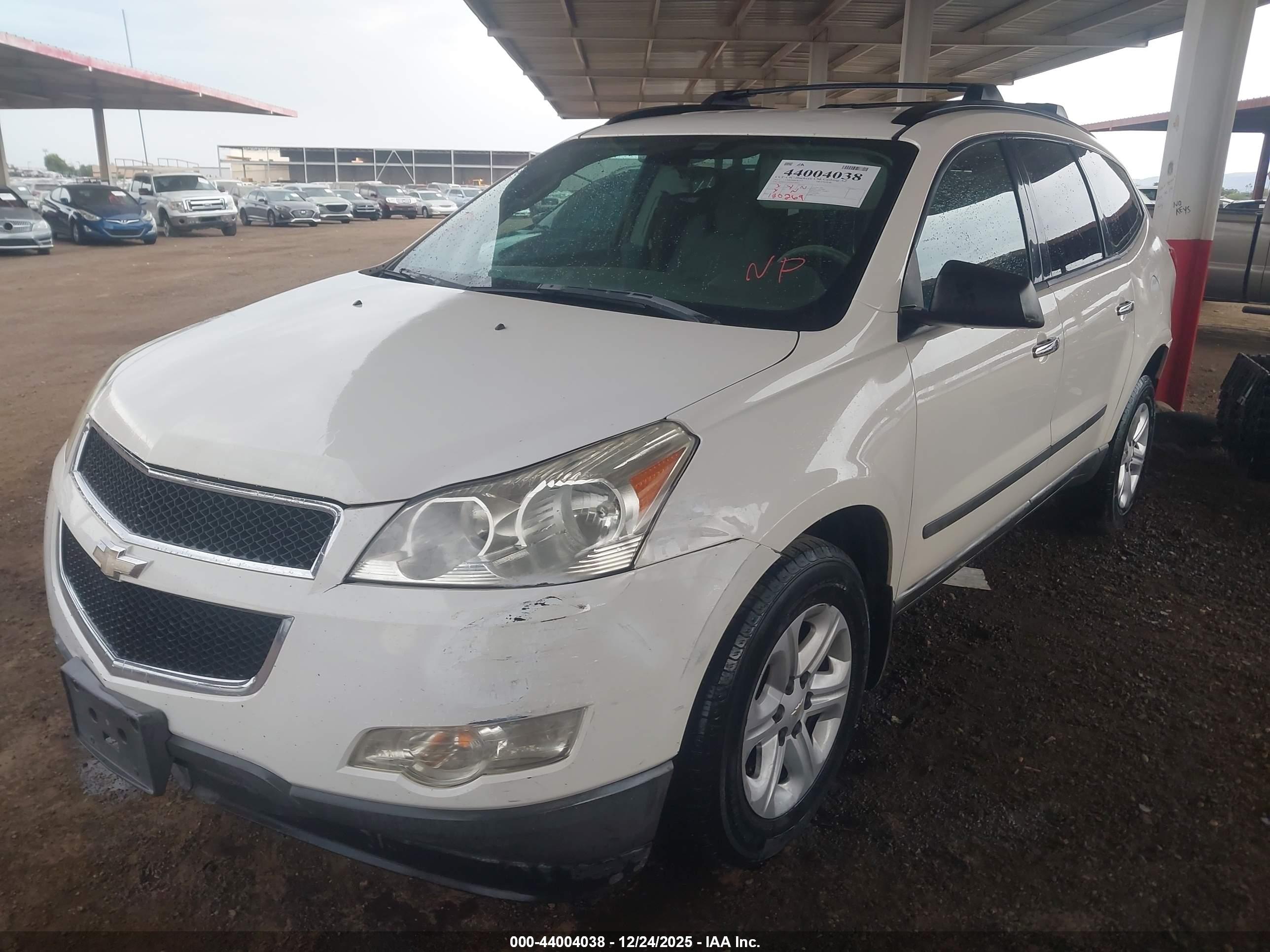 CHEVROLET TRAVERSE image 2