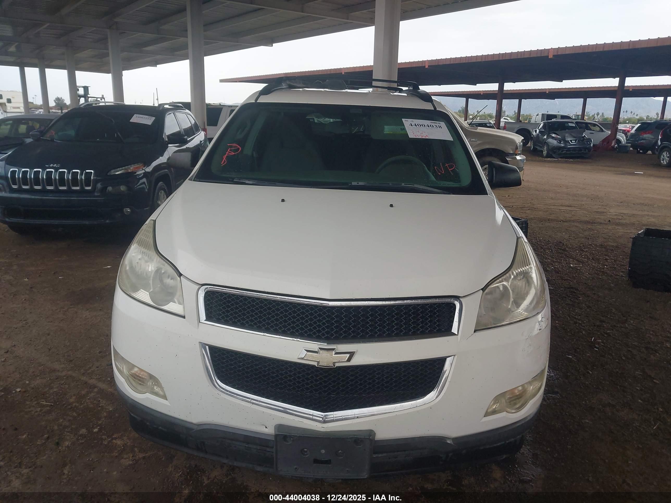 CHEVROLET TRAVERSE image 6