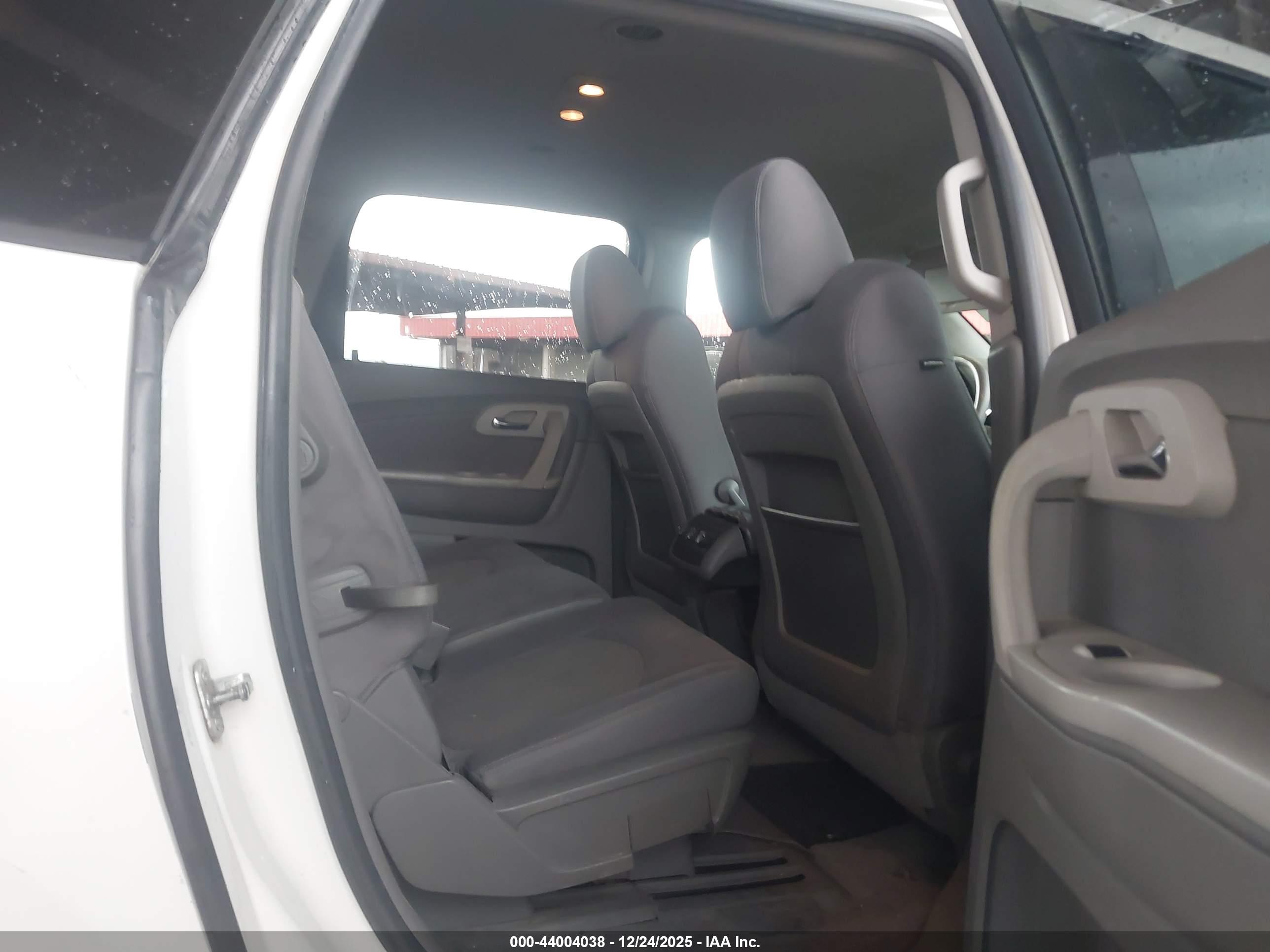 CHEVROLET TRAVERSE image 8