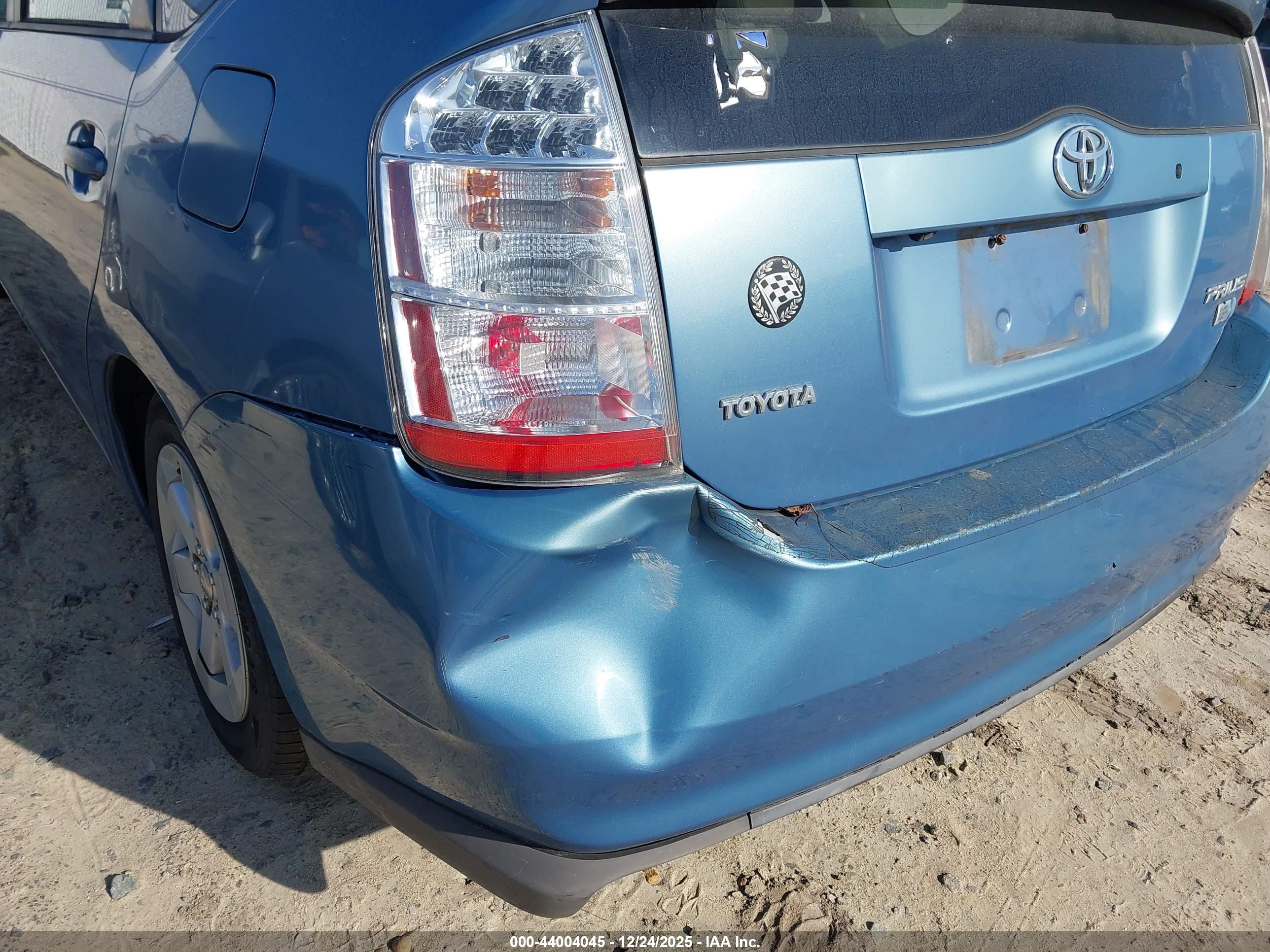 TOYOTA PRIUS image 6