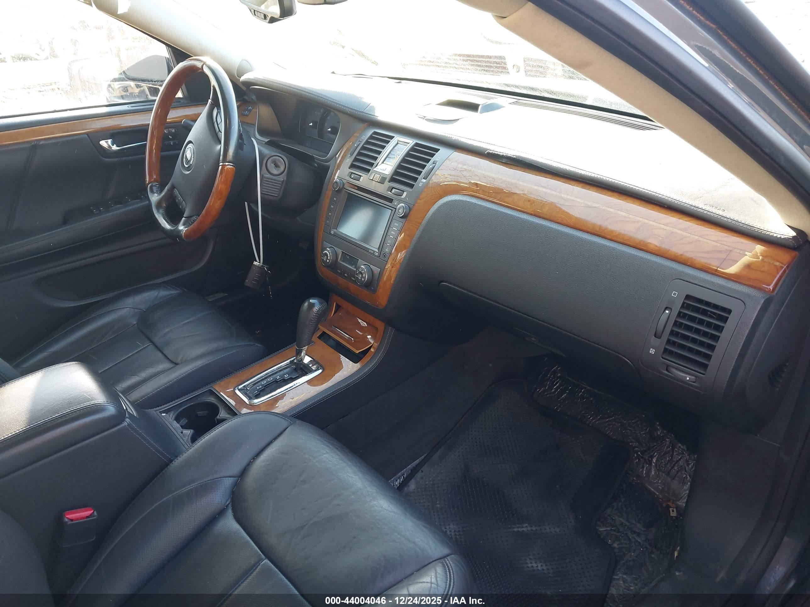CADILLAC DTS image 5